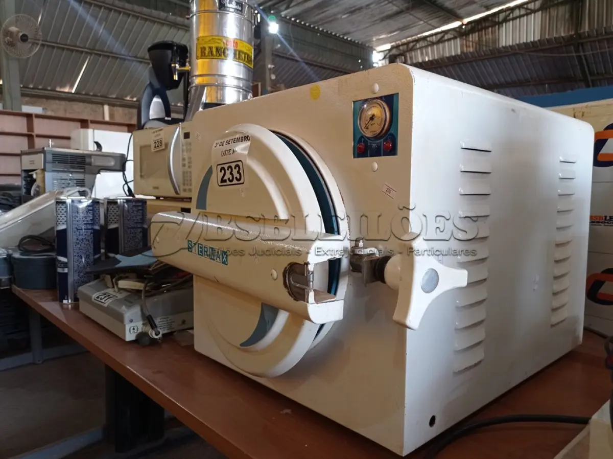 LOTE 233 - 01 AUTOCLAVE. (NO ESTADO) ATENÇÃO! FAZER A VISITAÇÃO ANTES DE ARREMATAR, NÃO SABEMOS SE FUNCIONA. LEILÃO NÃO TEM GARANTIA E NEM DEVOLUÇÃO, SUJEITO A POSSÍVEIS AVARIAS VISÍVEIS/OCULTAS E/OU AUSÊNCIA DE COMPONENTES.