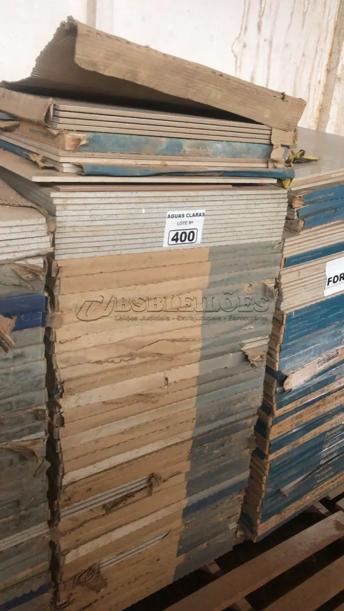 LOTE 400 - LOTE COM 36 CAIXAS DE PORCELANATO PORTOBELLO 60X60 BRAVA CEMENT EXTER E 12 PEÇAS DE PISO DE OUTRO MODELO 60X60 (NO ESTADO)