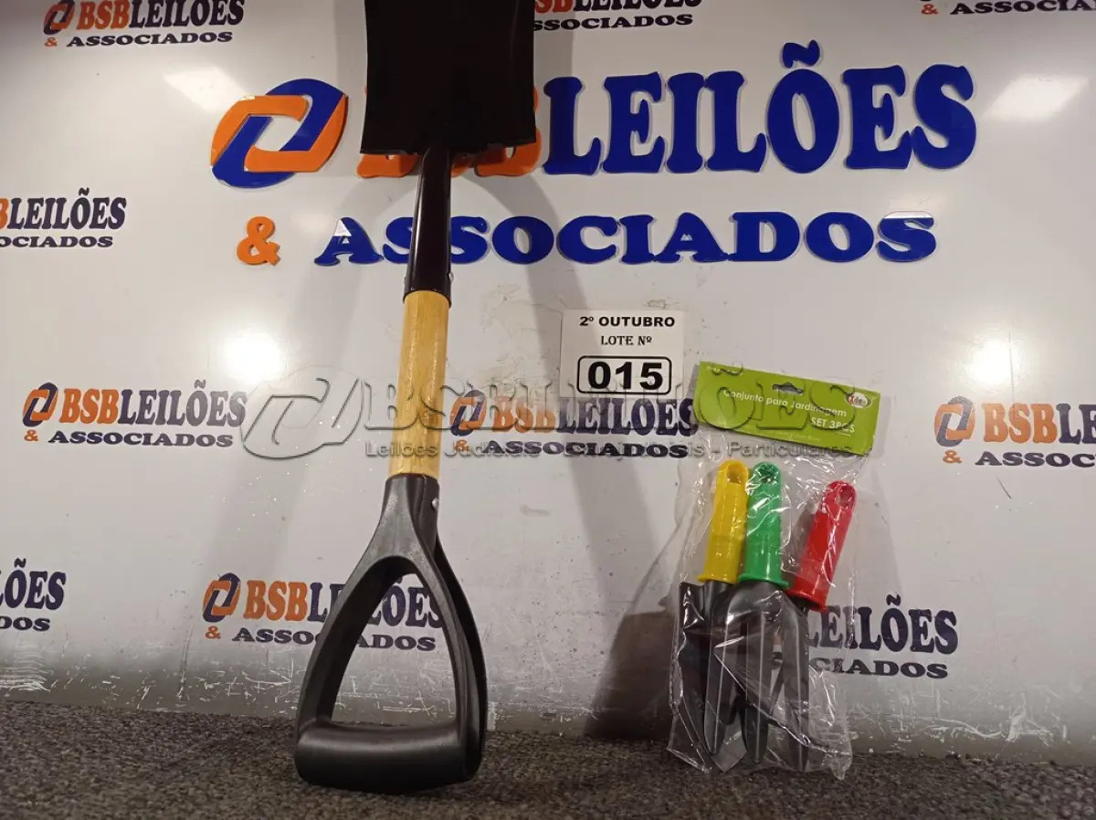 LOTE 015 - 01 CONJUNTO PARA JARDINAGEM E 01 MINI PÁ PARA ACAMPAMENTO. (NO ESTADO) ATENÇÃO! FAZER A VISITAÇÃO ANTES DE ARREMATAR, NÃO SABEMOS SE FUNCIONA. LEILÃO NÃO TEM GARANTIA E NEM DEVOLUÇÃO, SUJEITO A POSSÍVEIS AVARIAS VISÍVEIS/OCULTAS E/OU AUSÊNCIA DE COMPONENTES.