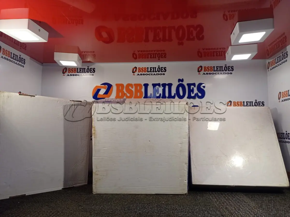 LOTE 106 - 03 LUMINÁRIAS DE EMBUTIR MARCAS EDIBRAZ. (NO ESTADO) ATENÇÃO! FAZER A VISITAÇÃO ANTES DE ARREMATAR, NÃO SABEMOS SE FUNCIONA. LEILÃO NÃO TEM GARANTIA E NEM DEVOLUÇÃO, SUJEITO A POSSÍVEIS AVARIAS VISÍVEIS/OCULTAS E/OU AUSÊNCIA DE COMPONENTES.