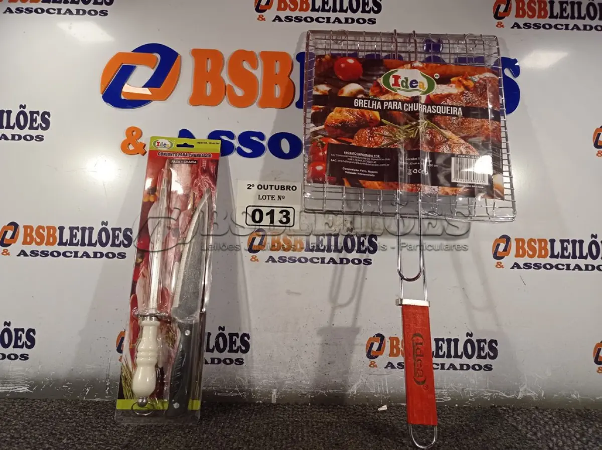 LOTE 013 - 01 KIT CHURRASCO E 01 GRELHA PARA CHURRASQUEIRA. (NO ESTADO) ATENÇÃO! FAZER A VISITAÇÃO ANTES DE ARREMATAR, NÃO SABEMOS SE FUNCIONA. LEILÃO NÃO TEM GARANTIA E NEM DEVOLUÇÃO, SUJEITO A POSSÍVEIS AVARIAS VISÍVEIS/OCULTAS E/OU AUSÊNCIA DE COMPONENTES.