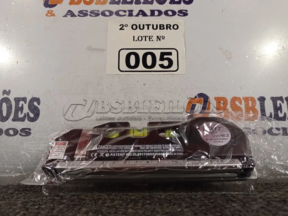 LOTE 005 - 01 TRENA DE 2.50M COM NÍVEL A LASER. (NO ESTADO) ATENÇÃO! FAZER A VISITAÇÃO ANTES DE ARREMATAR, NÃO SABEMOS SE FUNCIONA. LEILÃO NÃO TEM GARANTIA E NEM DEVOLUÇÃO, SUJEITO A POSSÍVEIS AVARIAS VISÍVEIS/OCULTAS E/OU AUSÊNCIA DE COMPONENTES.