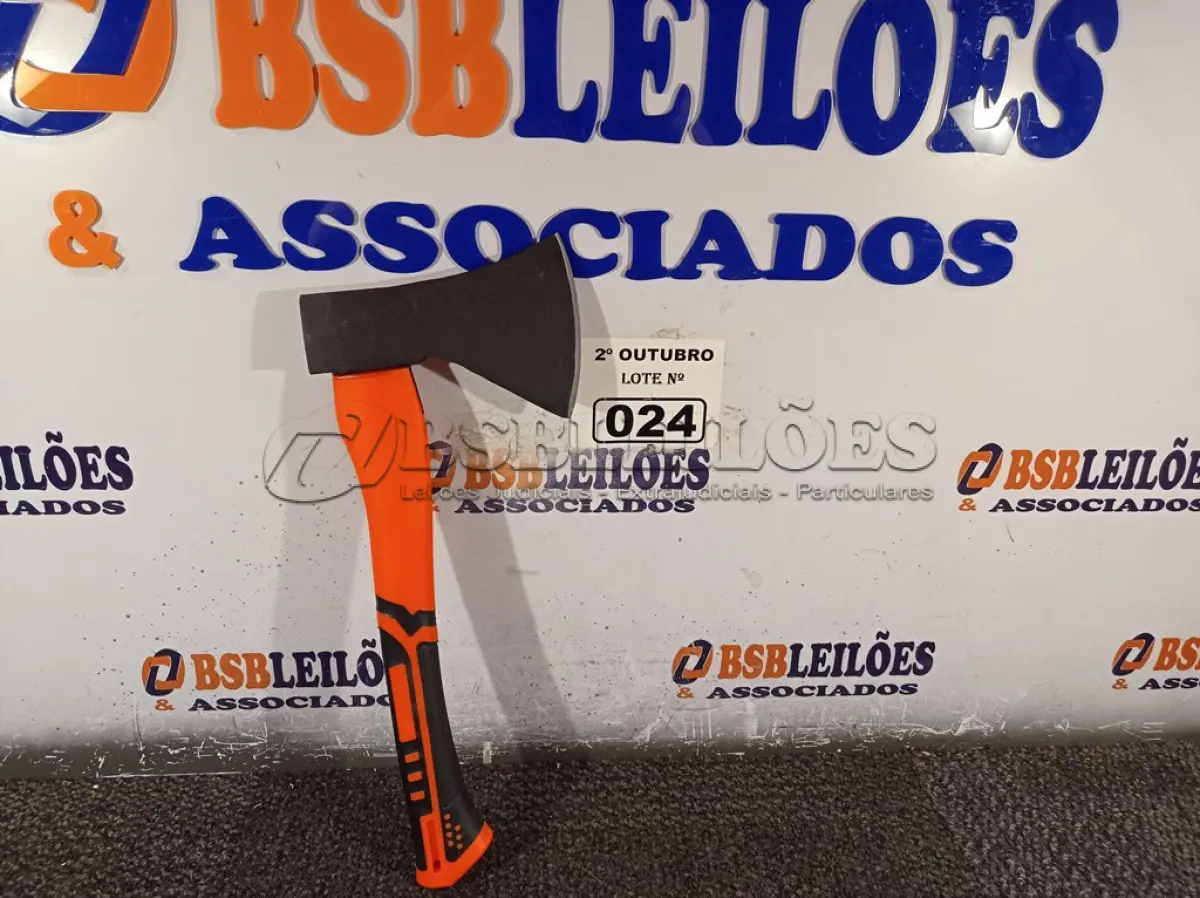 LOTE 024 - 01 MACHADINHA CAÇA E PESCA COM CABO EMBORRACHADO. (NO ESTADO) ATENÇÃO! FAZER A VISITAÇÃO ANTES DE ARREMATAR, NÃO SABEMOS SE FUNCIONA. LEILÃO NÃO TEM GARANTIA E NEM DEVOLUÇÃO, SUJEITO A POSSÍVEIS AVARIAS VISÍVEIS/OCULTAS E/OU AUSÊNCIA DE COMPONENTES.