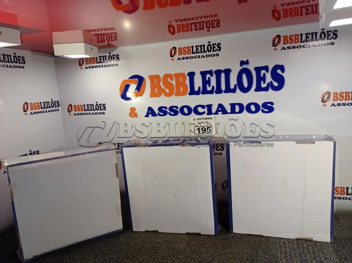 LOTE 195 - 03 LUMINÁRIAS DE EMBUTIR MARCA EDIBRAZ. (NO ESTADO) ATENÇÃO! FAZER A VISITAÇÃO ANTES DE ARREMATAR, NÃO SABEMOS SE FUNCIONA. LEILÃO NÃO TEM GARANTIA E NEM DEVOLUÇÃO, SUJEITO A POSSÍVEIS AVARIAS VISÍVEIS/OCULTAS E/OU AUSÊNCIA DE COMPONENTES.