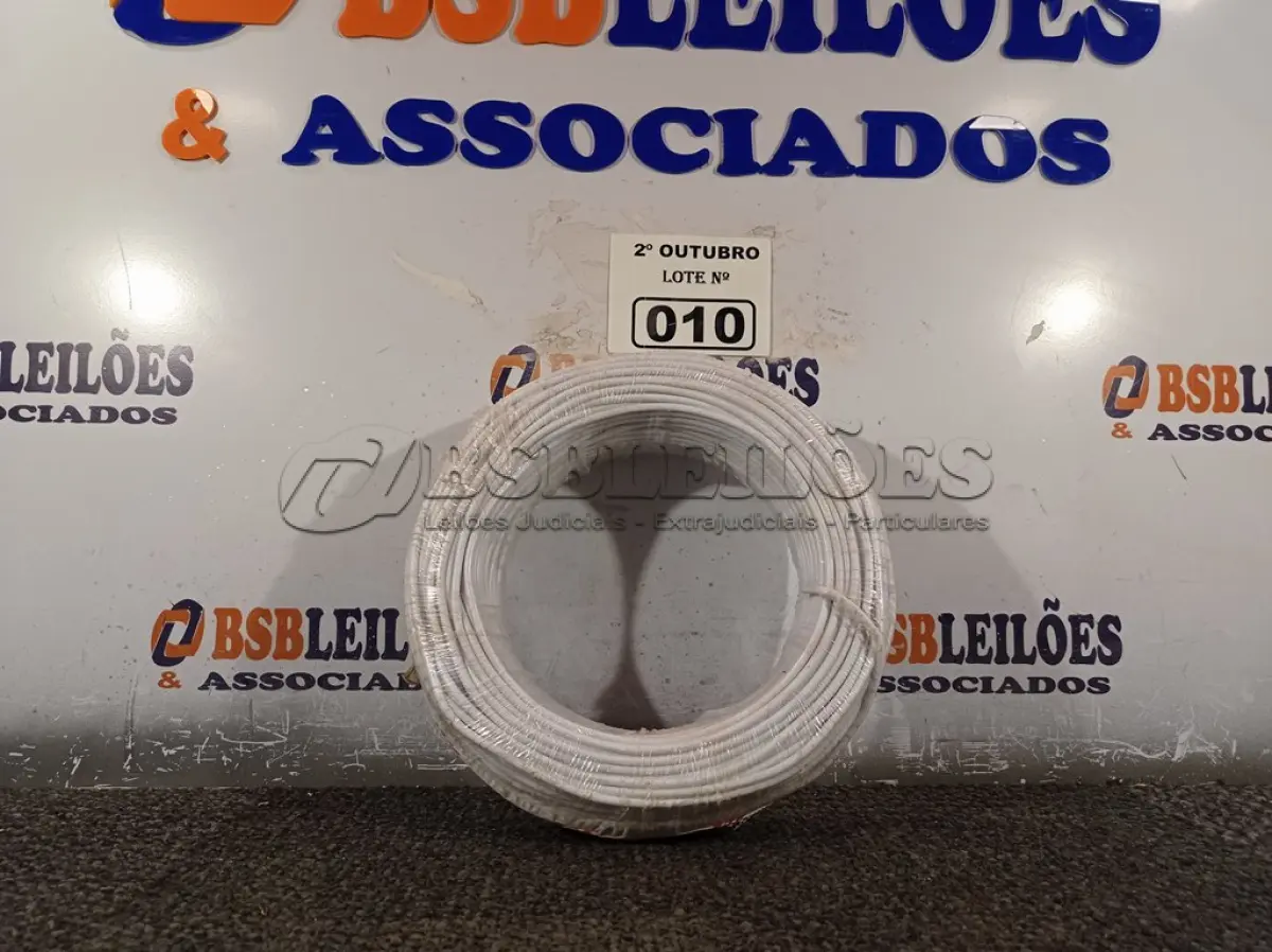 LOTE 010 - 01 ROLO DE CABO FLEXÍVEL 100M 4MM NA COR BRANCA. (NO ESTADO) ATENÇÃO! FAZER A VISITAÇÃO ANTES DE ARREMATAR, NÃO SABEMOS SE FUNCIONA. LEILÃO NÃO TEM GARANTIA E NEM DEVOLUÇÃO, SUJEITO A POSSÍVEIS AVARIAS VISÍVEIS/OCULTAS E/OU AUSÊNCIA DE COMPONENTES.