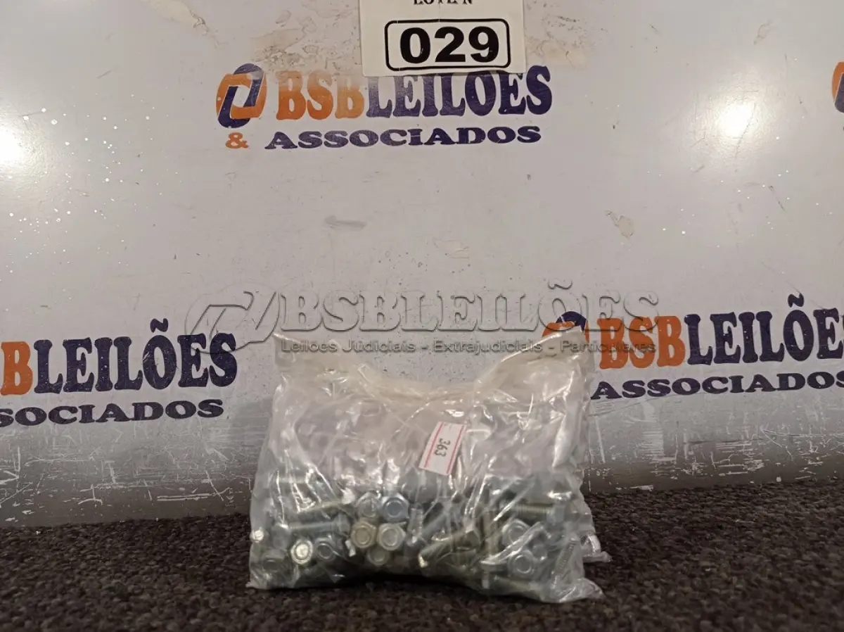LOTE 029 - 01 KIT DE PARAFUSOS SEXTAVADOS (NO ESTADO) ATENÇÃO! FAZER A VISITAÇÃO ANTES DE ARREMATAR, NÃO SABEMOS SE FUNCIONA. LEILÃO NÃO TEM GARANTIA E NEM DEVOLUÇÃO, SUJEITO A POSSÍVEIS AVARIAS VISÍVEIS/OCULTAS E/OU AUSÊNCIA DE COMPONENTES.