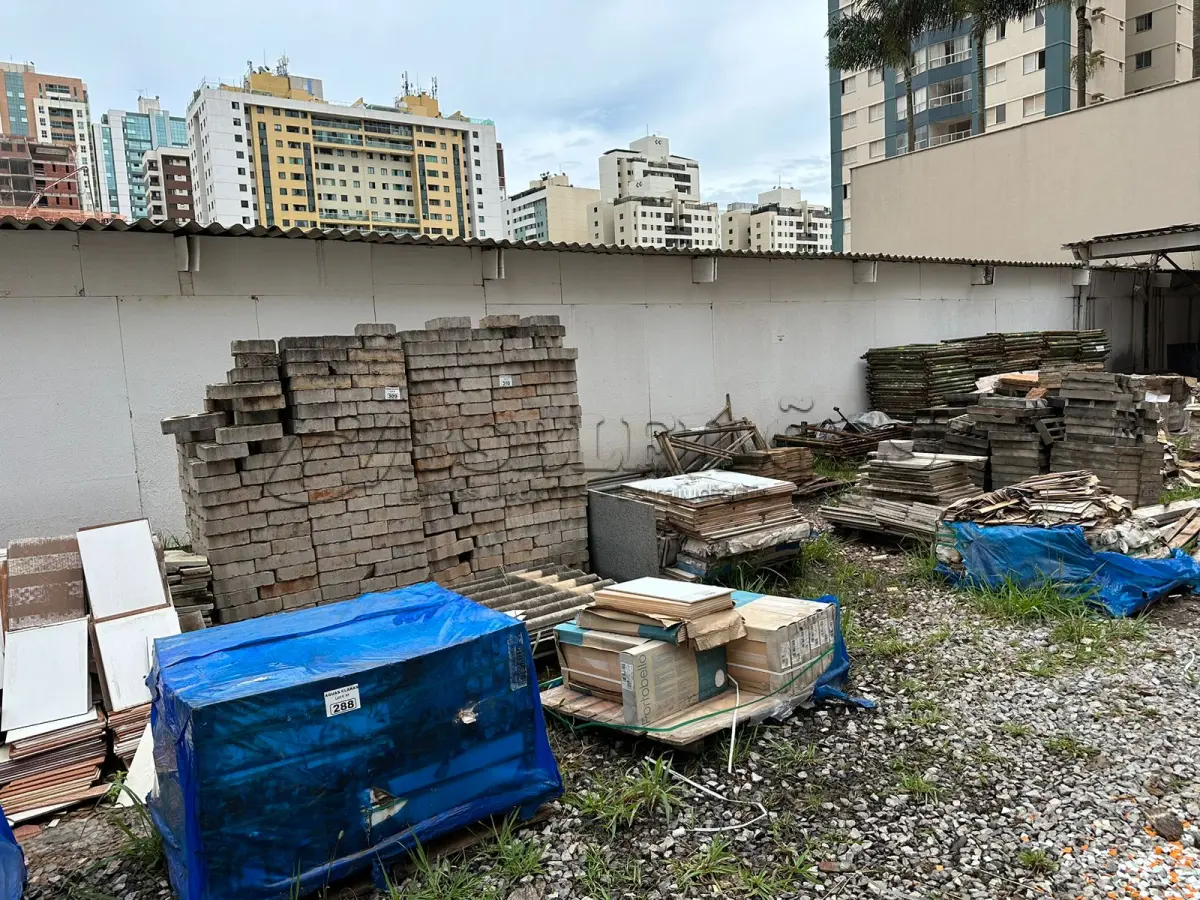 LOTE 381 - ESTRUTURA EM MADEIRA 04 (NO ESTADO)(SÓ PODERÁ RETIRAR 30 DIAS APÓS O TÉRMINO DO LEILÃO)