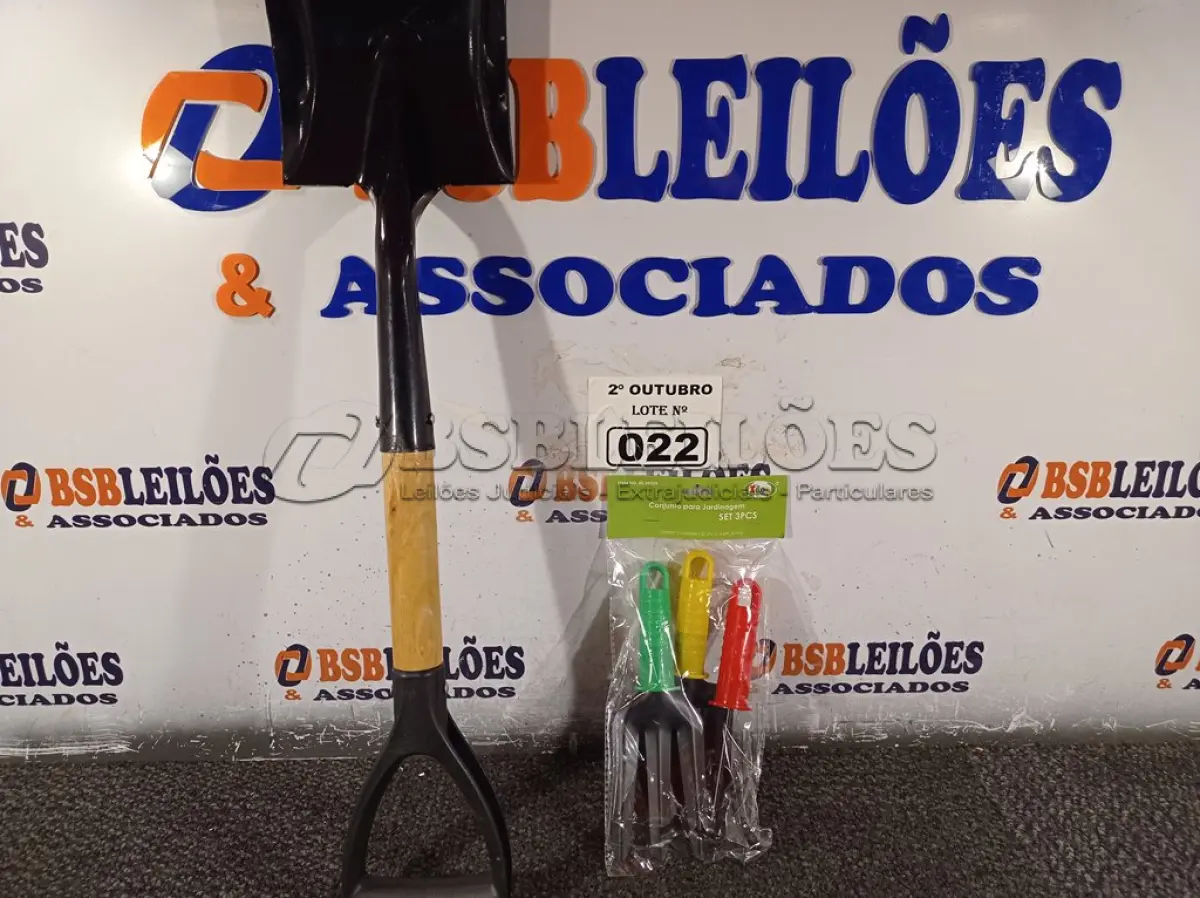 LOTE 022 - 01 CONJUNTO PARA JARDINAGEM E 01 MINI PÁ PARA ACAMPAMENTO. (NO ESTADO) ATENÇÃO! FAZER A VISITAÇÃO ANTES DE ARREMATAR, NÃO SABEMOS SE FUNCIONA. LEILÃO NÃO TEM GARANTIA E NEM DEVOLUÇÃO, SUJEITO A POSSÍVEIS AVARIAS VISÍVEIS/OCULTAS E/OU AUSÊNCIA DE COMPONENTES.