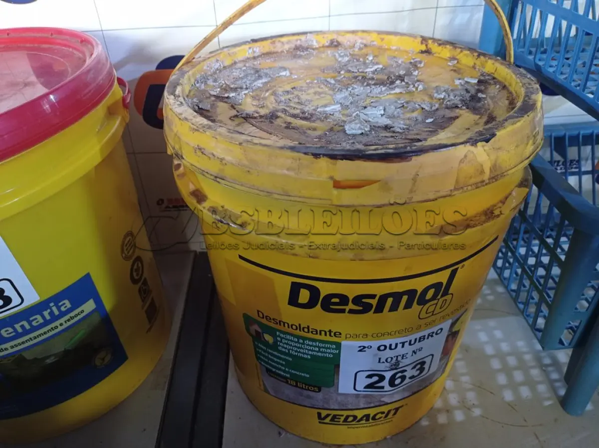 LOTE 263 - 01 BALDE DE DESMOL, DESMOLDANTE PARA CONCRETO A SER REVESTIDO 18L. (NO ESTADO) ATENÇÃO! FAZER A VISITAÇÃO ANTES DE ARREMATAR, NÃO SABEMOS SE FUNCIONA. LEILÃO NÃO TEM GARANTIA E NEM DEVOLUÇÃO, SUJEITO A POSSÍVEIS AVARIAS VISÍVEIS/OCULTAS E/OU AUSÊNCIA DE COMPONENTES.