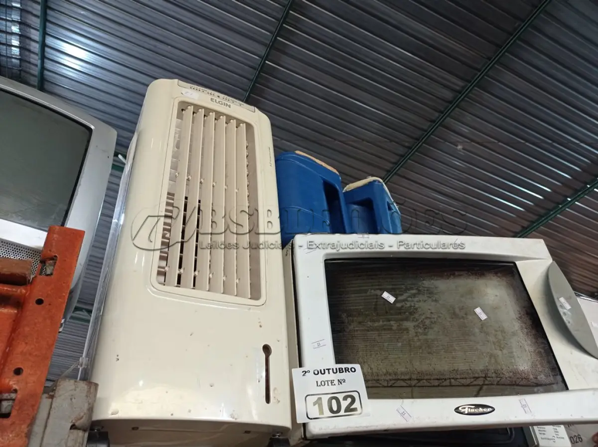 LOTE 102 - 01 FORNO ELÉTRICO, 01 CLIMATIZADOR E 02 GARRAFAS TÉRMICAS MARCAS E MODELOS DIVERSOS COM AVARIAS. (NO ESTADO) ATENÇÃO! FAZER A VISITAÇÃO ANTES DE ARREMATAR, NÃO SABEMOS SE FUNCIONA. LEILÃO NÃO TEM GARANTIA E NEM DEVOLUÇÃO, SUJEITO A POSSÍVEIS AVARIAS VISÍVEIS/OCULTAS E/OU AUSÊNCIA DE COMPONENTES.