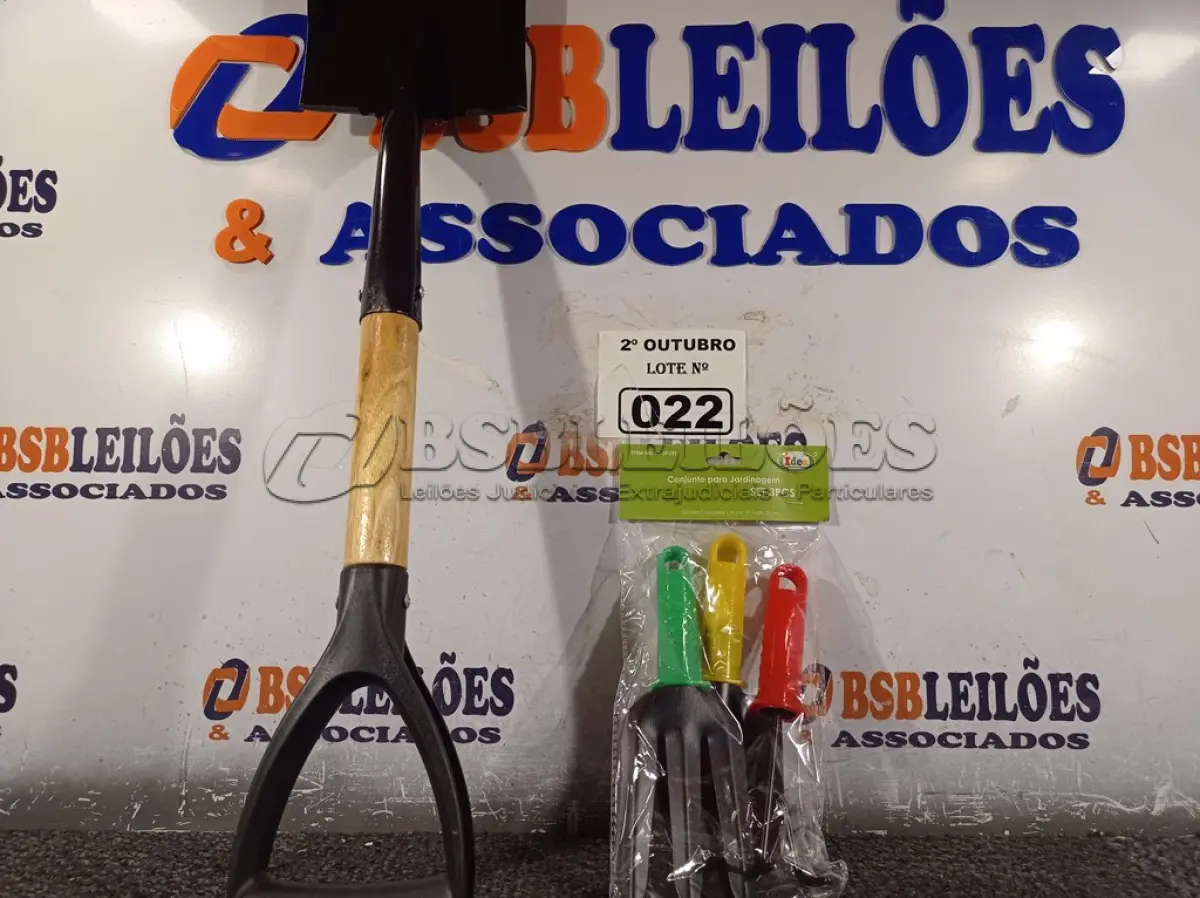 LOTE 022 - 01 CONJUNTO PARA JARDINAGEM E 01 MINI PÁ PARA ACAMPAMENTO. (NO ESTADO) ATENÇÃO! FAZER A VISITAÇÃO ANTES DE ARREMATAR, NÃO SABEMOS SE FUNCIONA. LEILÃO NÃO TEM GARANTIA E NEM DEVOLUÇÃO, SUJEITO A POSSÍVEIS AVARIAS VISÍVEIS/OCULTAS E/OU AUSÊNCIA DE COMPONENTES.
