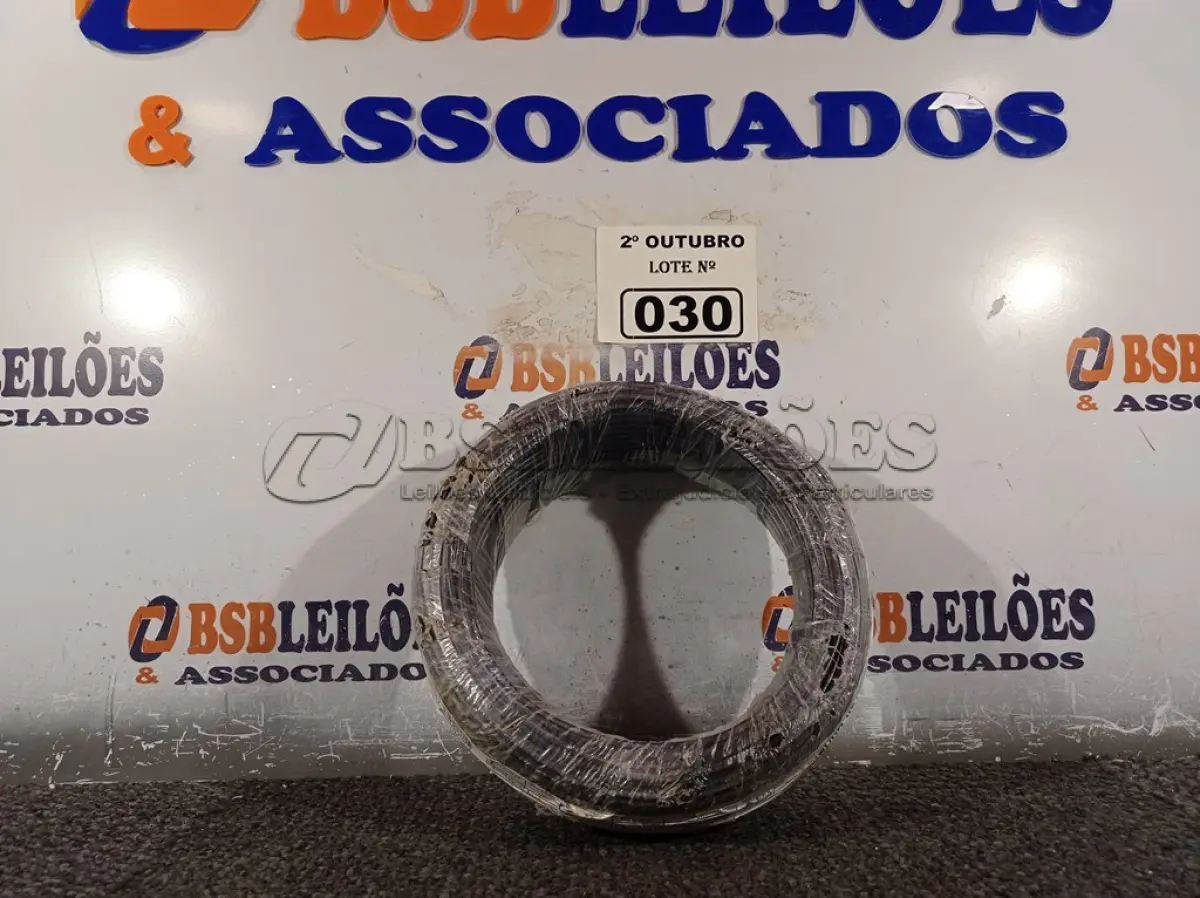 LOTE 030 - 01 ROLO DE CABO FLEXÍVEL 100M 2,5MM NA COR PRETA. (NO ESTADO) ATENÇÃO! FAZER A VISITAÇÃO ANTES DE ARREMATAR, NÃO SABEMOS SE FUNCIONA. LEILÃO NÃO TEM GARANTIA E NEM DEVOLUÇÃO, SUJEITO A POSSÍVEIS AVARIAS VISÍVEIS/OCULTAS E/OU AUSÊNCIA DE COMPONENTES.