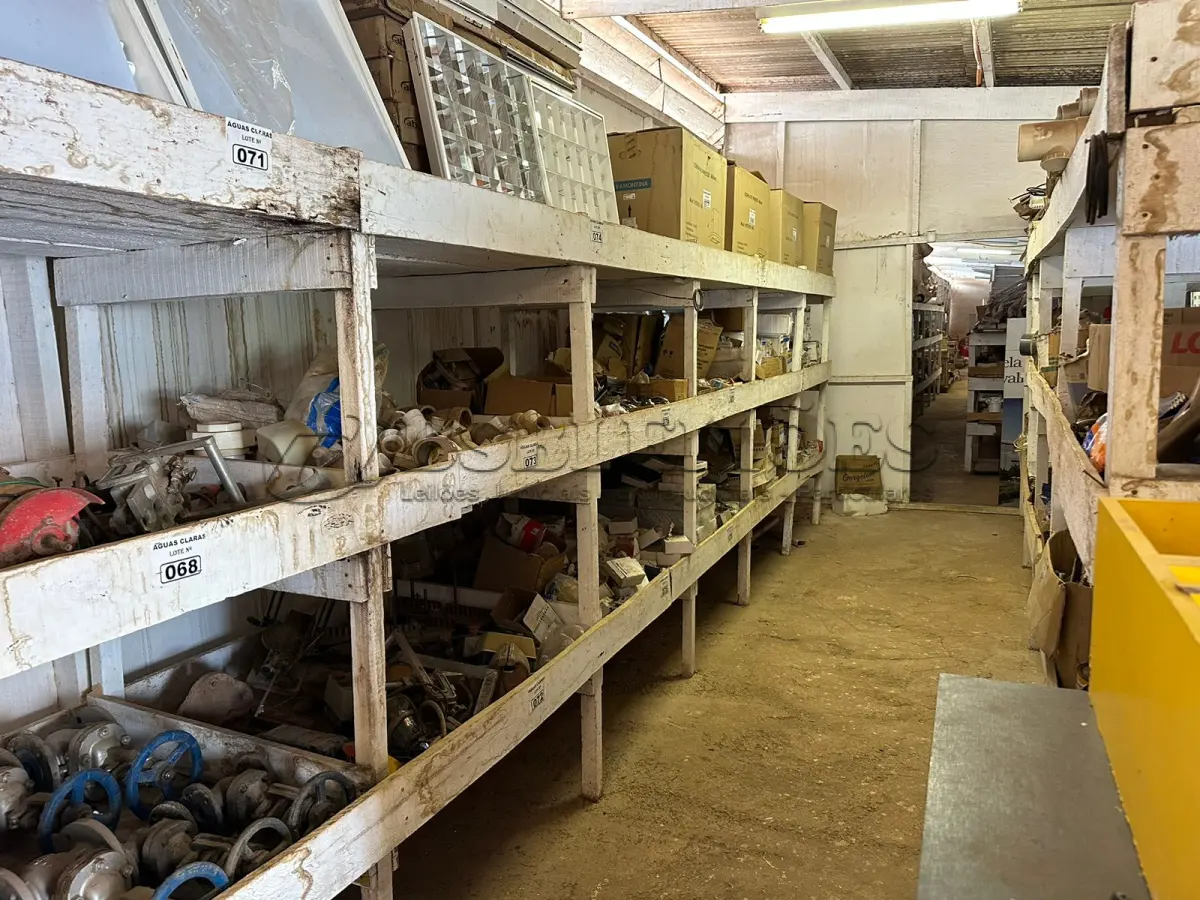 LOTE 394 - 05 ESTANTES EM MADEIRA PARA GALPÃO (NO ESTADO) (SÓ PODERÁ RETIRAR 30 DIAS APÓS O TÉRMINO DO LEILÃO)