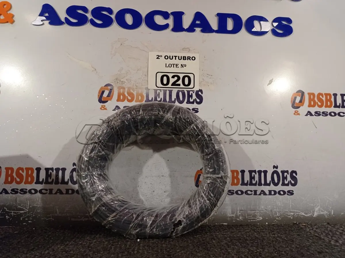 LOTE 020 - 01 ROLO DE CABO FLEXÍVEL 100M 2,5MM NA COR PRETA. (NO ESTADO) ATENÇÃO! FAZER A VISITAÇÃO ANTES DE ARREMATAR, NÃO SABEMOS SE FUNCIONA. LEILÃO NÃO TEM GARANTIA E NEM DEVOLUÇÃO, SUJEITO A POSSÍVEIS AVARIAS VISÍVEIS/OCULTAS E/OU AUSÊNCIA DE COMPONENTES.