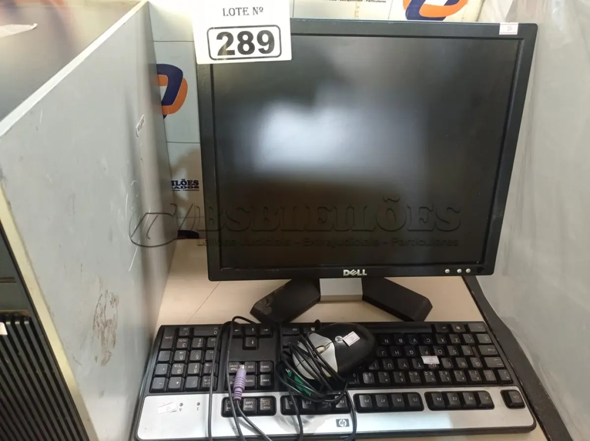 LOTE 289 - 01 CPU, 01 MONITOR, 01 TECLADO E 01 MOUSE. (NO ESTADO) ATENÇÃO! FAZER A VISITAÇÃO ANTES DE ARREMATAR, NÃO SABEMOS SE FUNCIONA. LEILÃO NÃO TEM GARANTIA E NEM DEVOLUÇÃO, SUJEITO A POSSÍVEIS AVARIAS VISÍVEIS/OCULTAS E/OU AUSÊNCIA DE COMPONENTES.