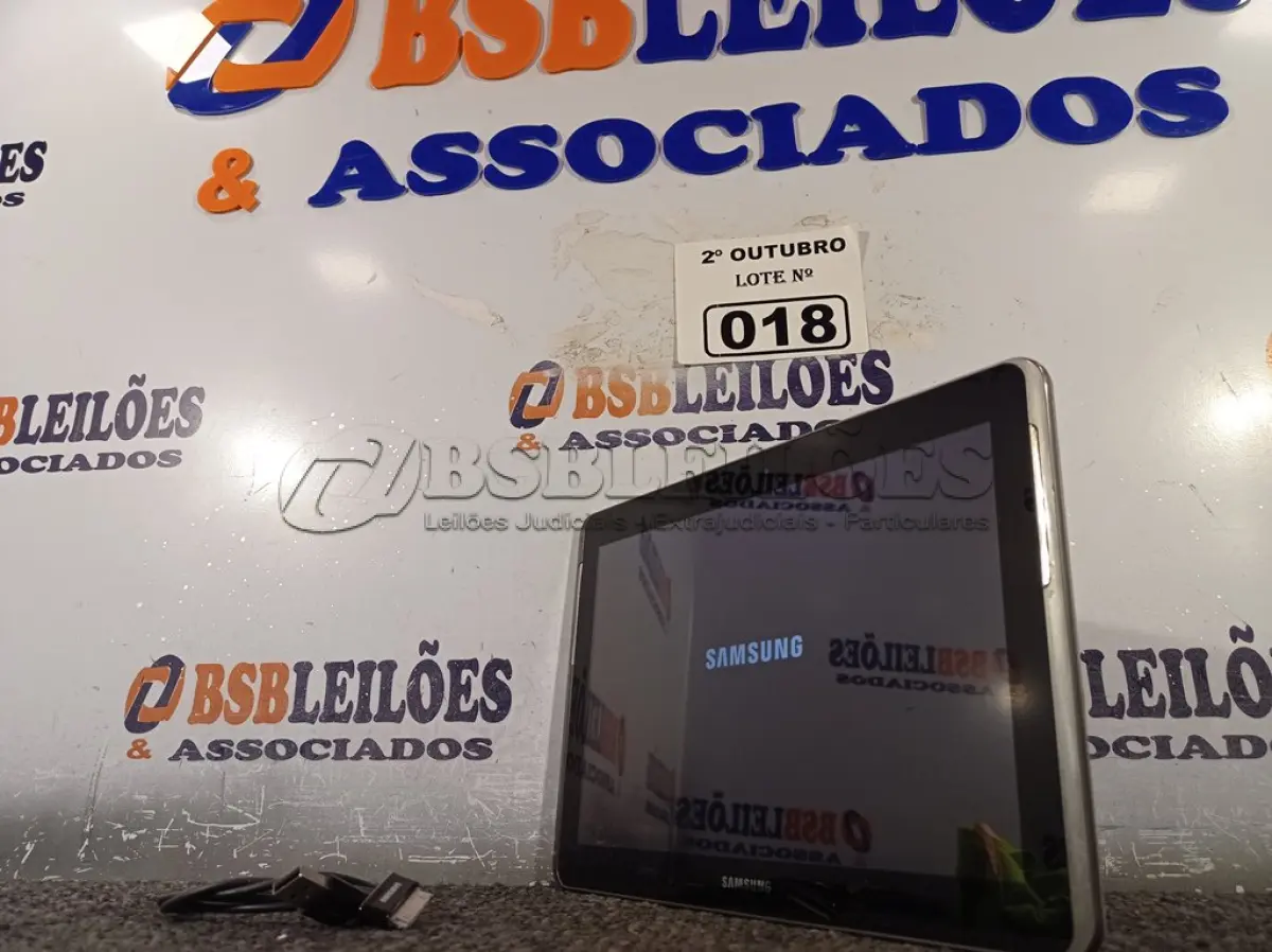LOTE 018 - 01 TABLET SAMSUNG TAB2 10.1 COM CABO. (NO ESTADO) ATENÇÃO! FAZER A VISITAÇÃO ANTES DE ARREMATAR, NÃO SABEMOS SE FUNCIONA. LEILÃO NÃO TEM GARANTIA E NEM DEVOLUÇÃO, SUJEITO A POSSÍVEIS AVARIAS VISÍVEIS/OCULTAS E/OU AUSÊNCIA DE COMPONENTES.