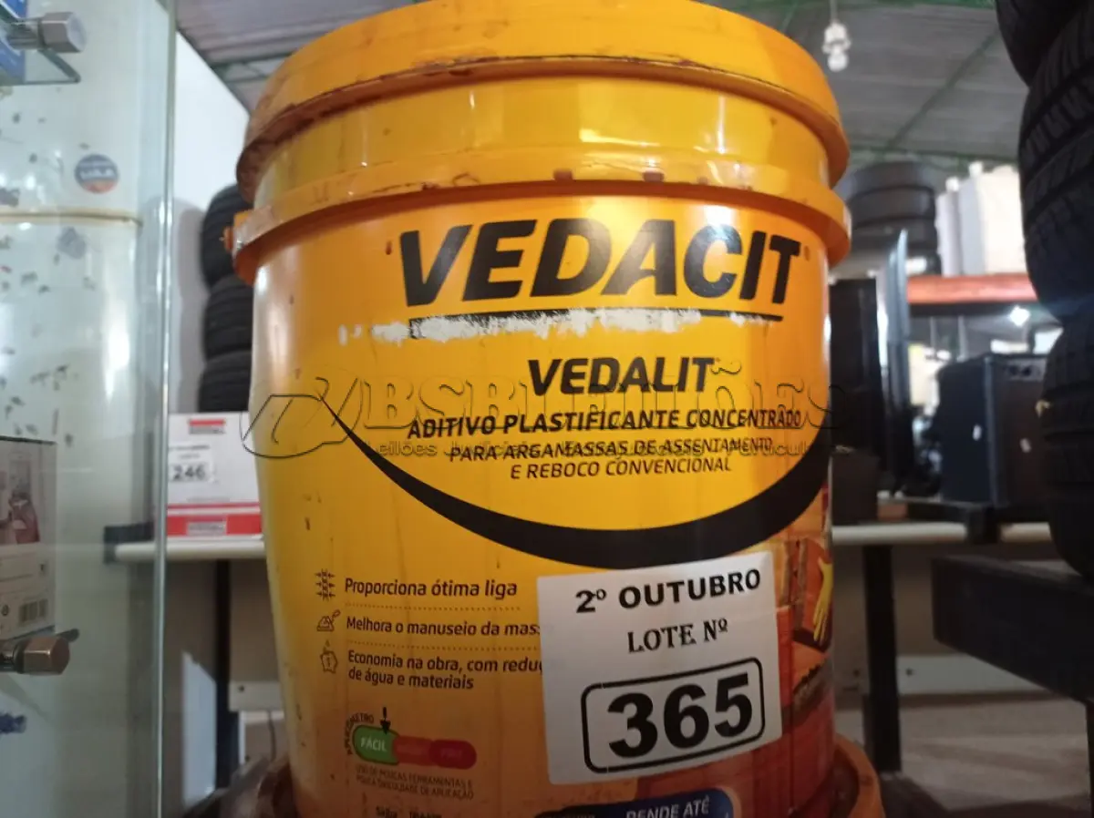 LOTE 365 - 01 BALDE DE VEDALIT, ADITIVO PLASTIFICANTE CONCENTRADO PARA ARGAMASSA DE ASSENTAMENTO E REBOCO CONVENCIONAL 18L. (NO ESTADO) ATENÇÃO! FAZER A VISITAÇÃO ANTES DE ARREMATAR, NÃO SABEMOS SE FUNCIONA. LEILÃO NÃO TEM GARANTIA E NEM DEVOLUÇÃO, SUJEITO A POSSÍVEIS AVARIAS VISÍVEIS/OCULTAS E/OU AUSÊNCIA DE COMPONENTES.