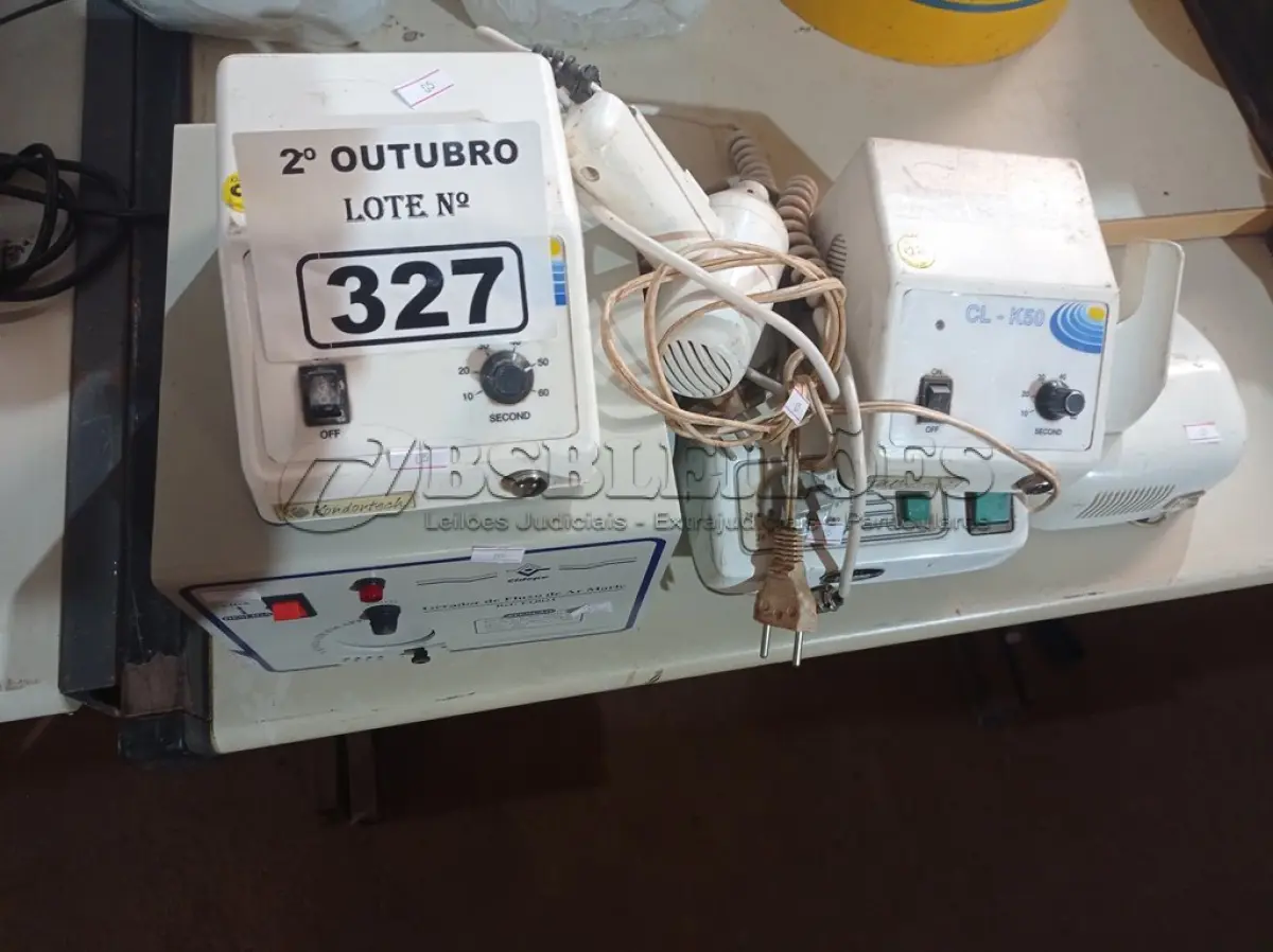 LOTE 327 - 01 LOTE COM ELETRÔNICOS DIVERSOS. (NO ESTADO) ATENÇÃO! FAZER A VISITAÇÃO ANTES DE ARREMATAR, NÃO SABEMOS SE FUNCIONA. LEILÃO NÃO TEM GARANTIA E NEM DEVOLUÇÃO, SUJEITO A POSSÍVEIS AVARIAS VISÍVEIS/OCULTAS E/OU AUSÊNCIA DE COMPONENTES.