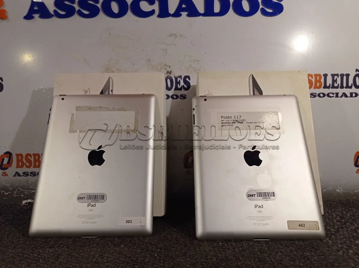 LOTE 434 - 02 IPAD 16GB COM AVARIAS. (NO ESTADO) ATENÇÃO! FAZER A VISITAÇÃO ANTES DE ARREMATAR, NÃO SABEMOS SE FUNCIONA. LEILÃO NÃO TEM GARANTIA E NEM DEVOLUÇÃO, SUJEITO A POSSÍVEIS AVARIAS VISÍVEIS/OCULTAS E/OU AUSÊNCIA DE COMPONENTES.