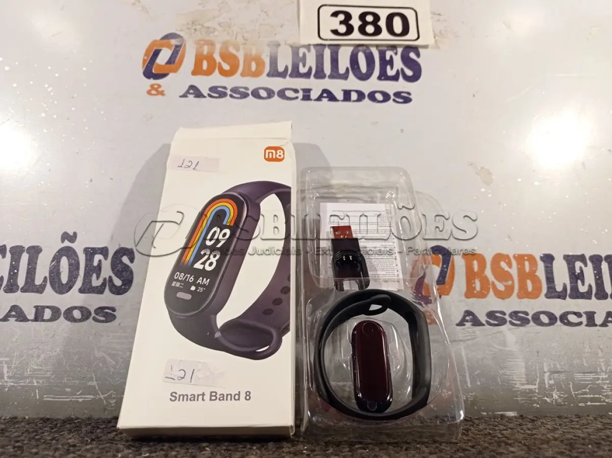 LOTE 380 - 01 RELÓGIO SMART WATCH M8. (NO ESTADO) ATENÇÃO! FAZER A VISITAÇÃO ANTES DE ARREMATAR, NÃO SABEMOS SE FUNCIONA. LEILÃO NÃO TEM GARANTIA E NEM DEVOLUÇÃO, SUJEITO A POSSÍVEIS AVARIAS VISÍVEIS/OCULTAS E/OU AUSÊNCIA DE COMPONENTES.