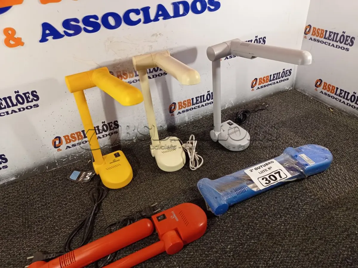 LOTE 307 - 05 LUMINÁRIAS DE MESA PELICANO CORES DIVERSAS. (NO ESTADO) ATENÇÃO! FAZER A VISITAÇÃO ANTES DE ARREMATAR, NÃO SABEMOS SE FUNCIONA. LEILÃO NÃO TEM GARANTIA E NEM DEVOLUÇÃO, SUJEITO A POSSÍVEIS AVARIAS VISÍVEIS/OCULTAS E/OU AUSÊNCIA DE COMPONENTES.