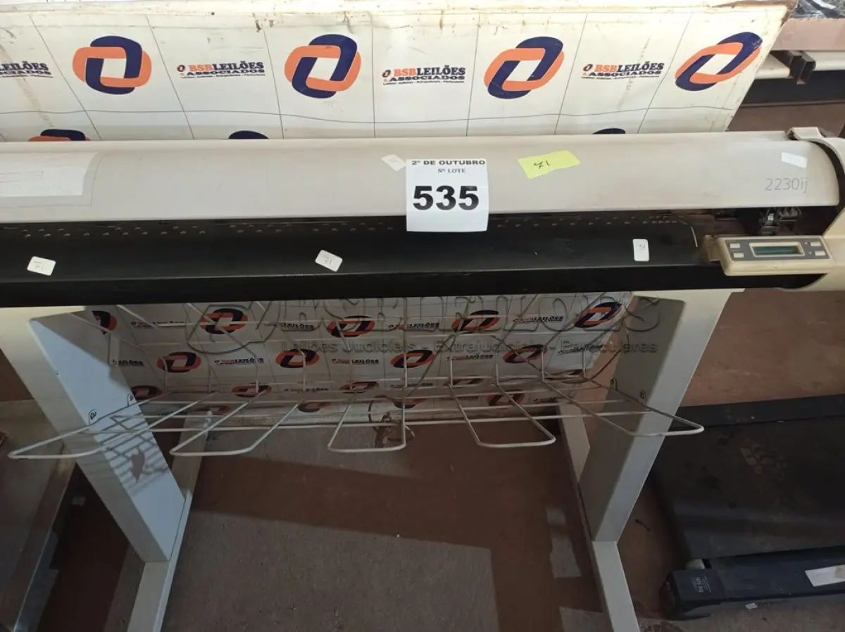 LOTE 535 - 01 PLOTTER MARCA XEROX 2230IJ. (NO ESTADO) ATENÇÃO! FAZER A VISITAÇÃO ANTES DE ARREMATAR, NÃO SABEMOS SE FUNCIONA. LEILÃO NÃO TEM GARANTIA E NEM DEVOLUÇÃO, SUJEITO A POSSÍVEIS AVARIAS VISÍVEIS/OCULTAS E/OU AUSÊNCIA DE COMPONENTES.