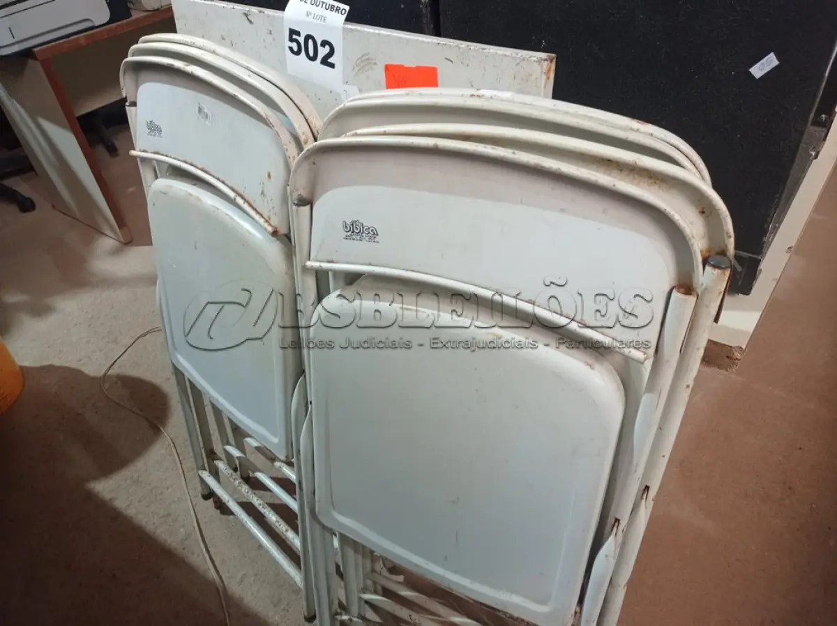 LOTE 502 - 01 MESA DE FERRO COM 07 CADEIRAS. (NO ESTADO) ATENÇÃO! FAZER A VISITAÇÃO ANTES DE ARREMATAR, NÃO SABEMOS SE FUNCIONA. LEILÃO NÃO TEM GARANTIA E NEM DEVOLUÇÃO, SUJEITO A POSSÍVEIS AVARIAS VISÍVEIS/OCULTAS E/OU AUSÊNCIA DE COMPONENTES.