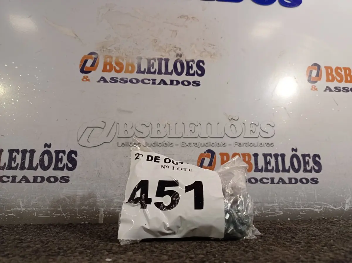 LOTE 451 - 01 KIT DE PARAFUSOS SEXTAVADOS (NO ESTADO) ATENÇÃO! FAZER A VISITAÇÃO ANTES DE ARREMATAR, NÃO SABEMOS SE FUNCIONA. LEILÃO NÃO TEM GARANTIA E NEM DEVOLUÇÃO, SUJEITO A POSSÍVEIS AVARIAS VISÍVEIS/OCULTAS E/OU AUSÊNCIA DE COMPONENTES.