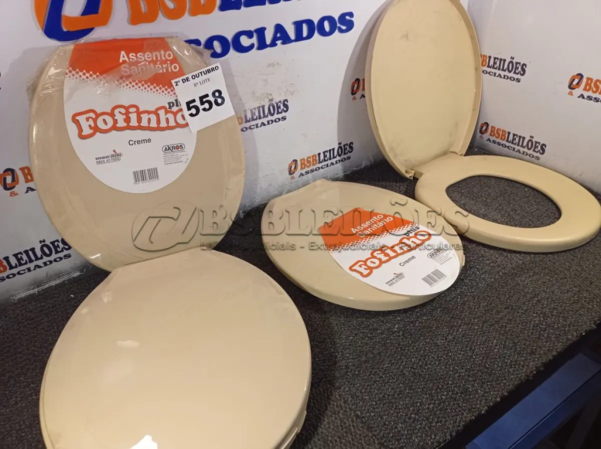 LOTE 558 - 05 ASSENTOS PARA VASO SANITÁRIO. (NO ESTADO) ATENÇÃO! FAZER A VISITAÇÃO ANTES DE ARREMATAR, NÃO SABEMOS SE FUNCIONA. LEILÃO NÃO TEM GARANTIA E NEM DEVOLUÇÃO, SUJEITO A POSSÍVEIS AVARIAS VISÍVEIS/OCULTAS E/OU AUSÊNCIA DE COMPONENTES.