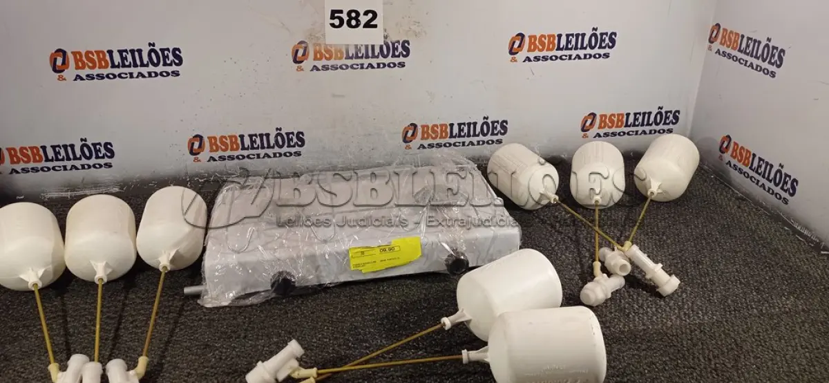 LOTE 582 - 08 BOIAS BRANCA ¾ AMANCO E 01 FOGÃO 02 BOCAS PORTÁTIL. (NO ESTADO) ATENÇÃO! FAZER A VISITAÇÃO ANTES DE ARREMATAR, NÃO SABEMOS SE FUNCIONA. LEILÃO NÃO TEM GARANTIA E NEM DEVOLUÇÃO, SUJEITO A POSSÍVEIS AVARIAS VISÍVEIS/OCULTAS E/OU AUSÊNCIA DE COMPONENTES.