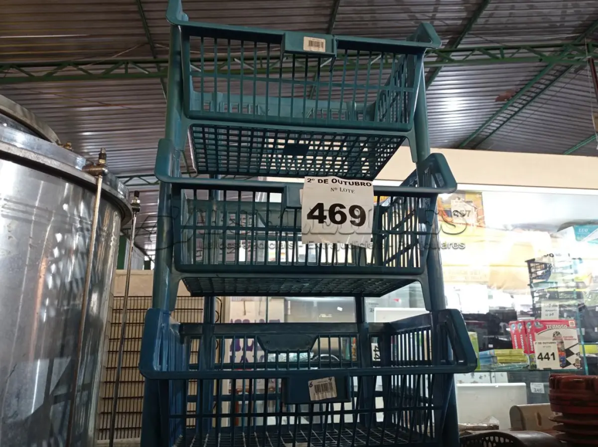LOTE 469 - 06 CESTOS DE PLÁSTICO. (NO ESTADO) ATENÇÃO! FAZER A VISITAÇÃO ANTES DE ARREMATAR, NÃO SABEMOS SE FUNCIONA. LEILÃO NÃO TEM GARANTIA E NEM DEVOLUÇÃO, SUJEITO A POSSÍVEIS AVARIAS VISÍVEIS/OCULTAS E/OU AUSÊNCIA DE COMPONENTES.