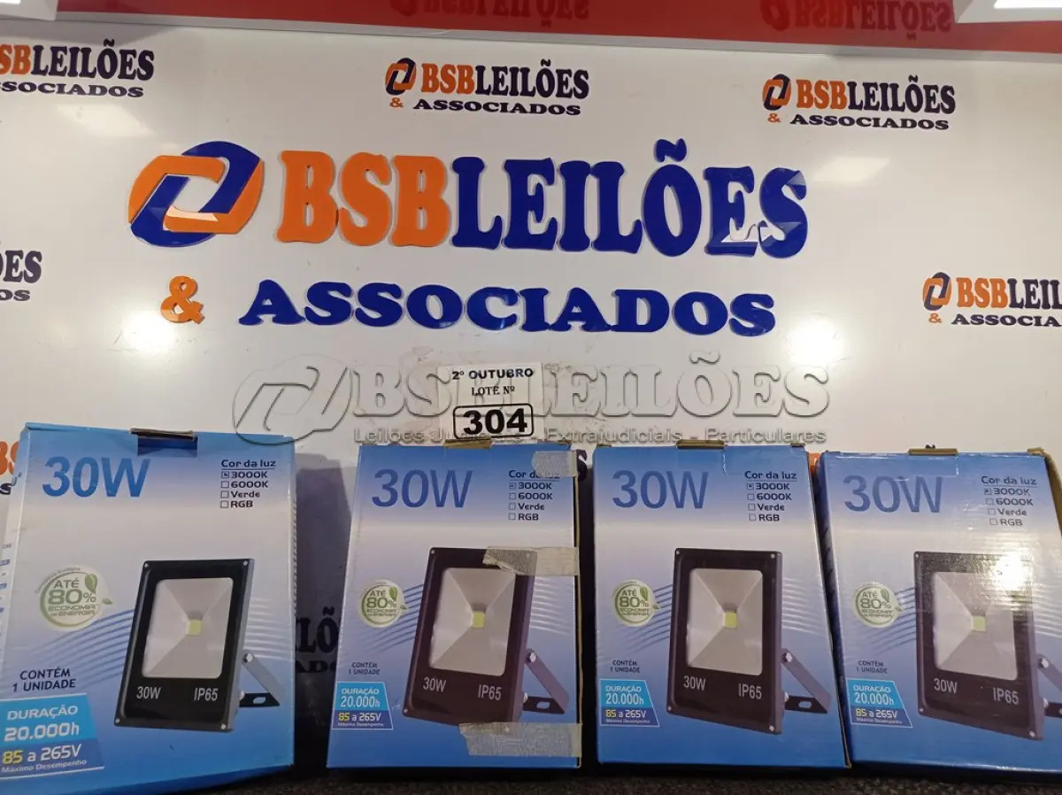 LOTE 304 - 04 REFLETORES DE LED 30W. (NO ESTADO) ATENÇÃO! FAZER A VISITAÇÃO ANTES DE ARREMATAR, NÃO SABEMOS SE FUNCIONA. LEILÃO NÃO TEM GARANTIA E NEM DEVOLUÇÃO, SUJEITO A POSSÍVEIS AVARIAS VISÍVEIS/OCULTAS E/OU AUSÊNCIA DE COMPONENTES.