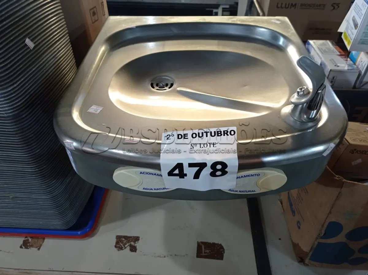 LOTE 478 - 01 BEBEDOURO DE COLUNA EM INOX MARCA IBBL. (NO ESTADO) ATENÇÃO! FAZER A VISITAÇÃO ANTES DE ARREMATAR, NÃO SABEMOS SE FUNCIONA. LEILÃO NÃO TEM GARANTIA E NEM DEVOLUÇÃO, SUJEITO A POSSÍVEIS AVARIAS VISÍVEIS/OCULTAS E/OU AUSÊNCIA DE COMPONENTES.