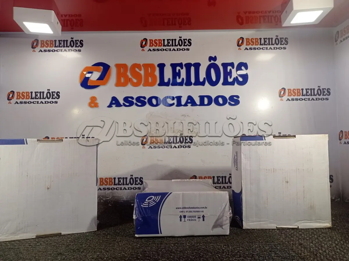 LOTE 507 - 03 LUMINÁRIAS DE EMBUTIR 20X20 MARCAS EDIBRAZ. (NO ESTADO) ATENÇÃO! FAZER A VISITAÇÃO ANTES DE ARREMATAR, NÃO SABEMOS SE FUNCIONA. LEILÃO NÃO TEM GARANTIA E NEM DEVOLUÇÃO, SUJEITO A POSSÍVEIS AVARIAS VISÍVEIS/OCULTAS E/OU AUSÊNCIA DE COMPONENTES.