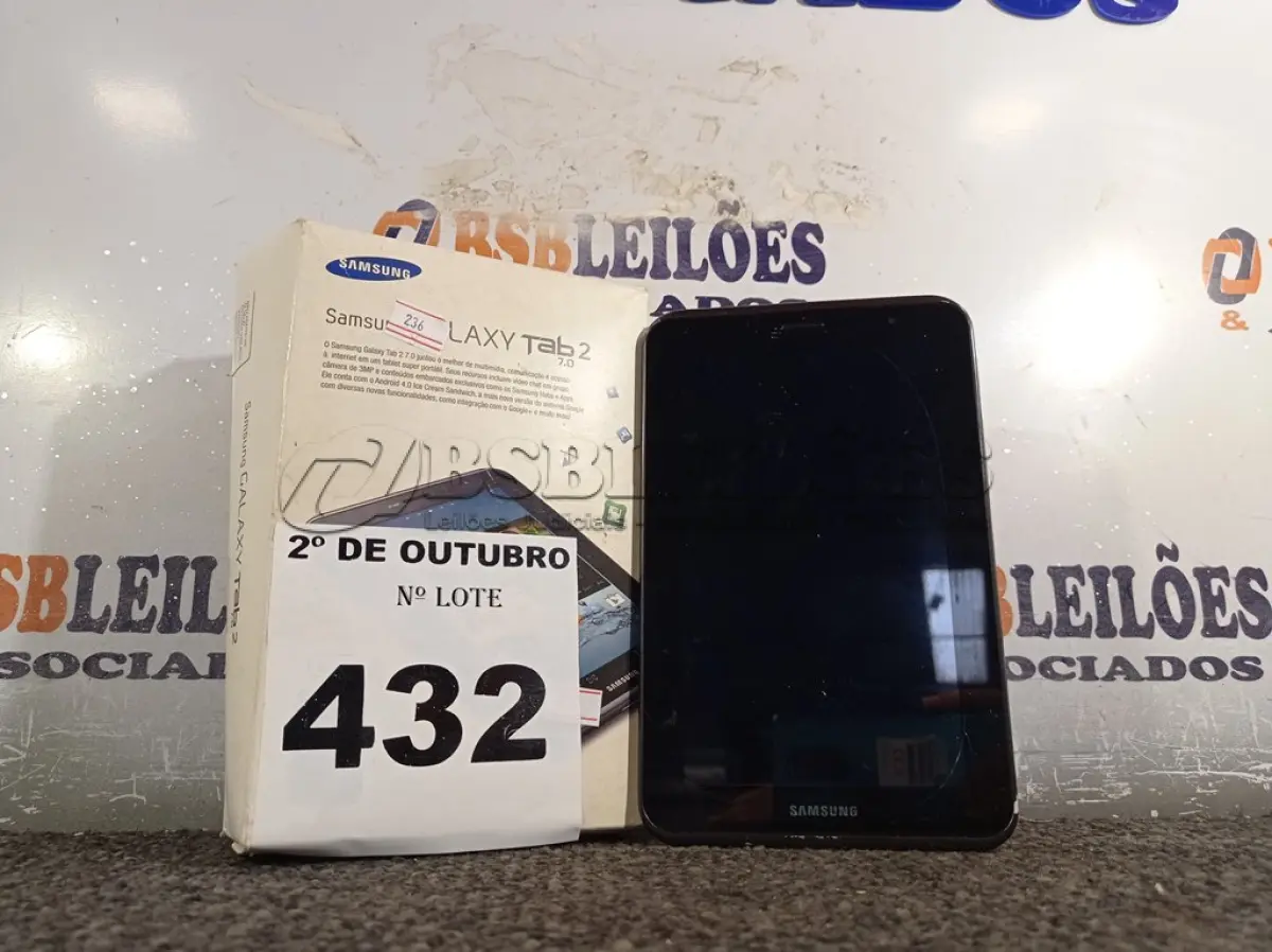 LOTE 432 - 01 TABLET SAMSUNG GALAXY TAB2. (NO ESTADO) ATENÇÃO! FAZER A VISITAÇÃO ANTES DE ARREMATAR, NÃO SABEMOS SE FUNCIONA. LEILÃO NÃO TEM GARANTIA E NEM DEVOLUÇÃO, SUJEITO A POSSÍVEIS AVARIAS VISÍVEIS/OCULTAS E/OU AUSÊNCIA DE COMPONENTES.
