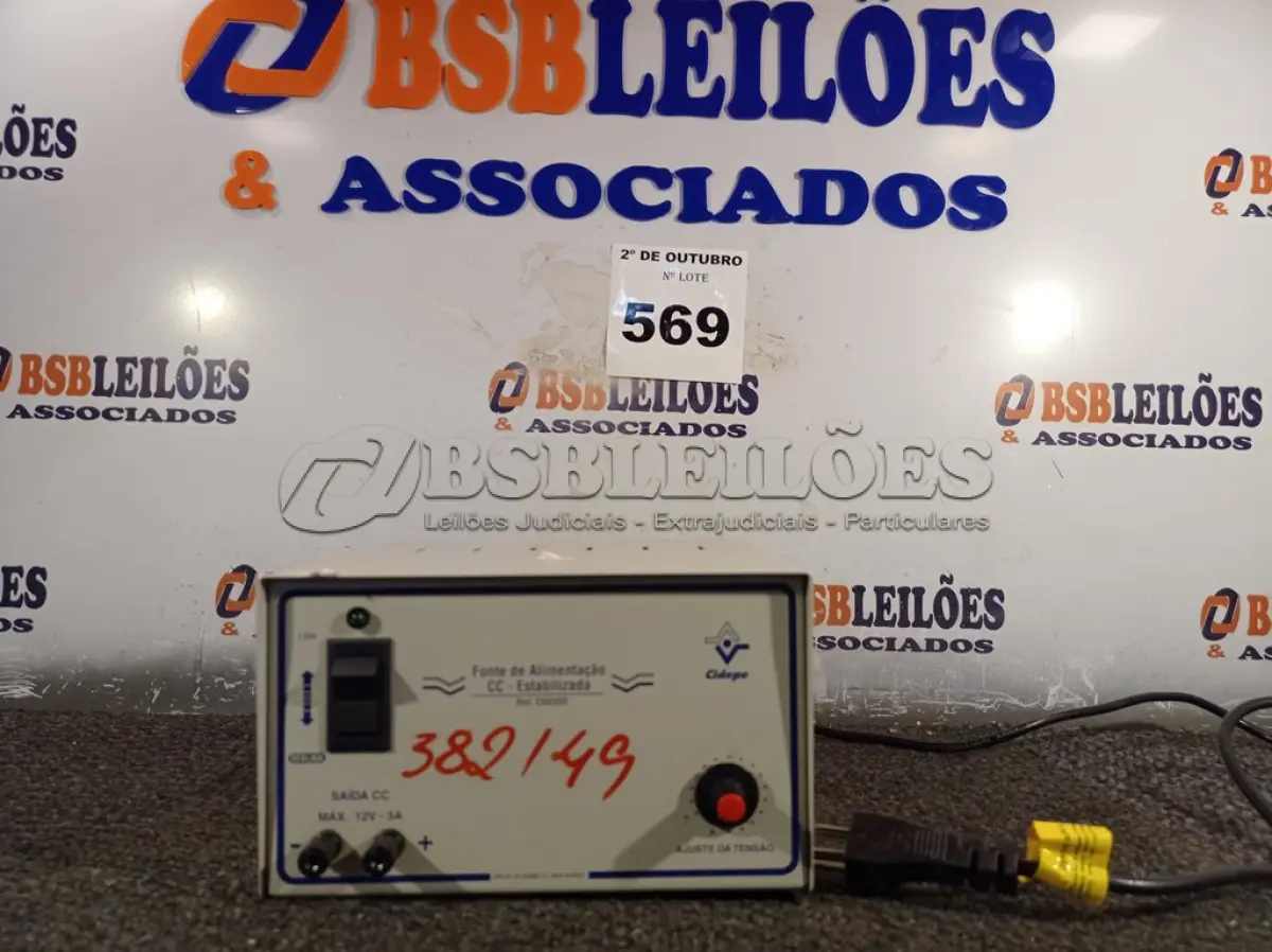 LOTE 569 - 01 FONTE DE ALIMENTAÇÃO ESTABILIZADA 12V 3 AMPERES. (NO ESTADO) ATENÇÃO! FAZER A VISITAÇÃO ANTES DE ARREMATAR, NÃO SABEMOS SE FUNCIONA. LEILÃO NÃO TEM GARANTIA E NEM DEVOLUÇÃO, SUJEITO A POSSÍVEIS AVARIAS VISÍVEIS/OCULTAS E/OU AUSÊNCIA DE COMPONENTES.