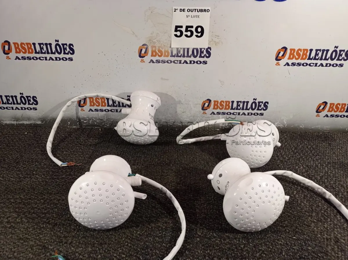 LOTE 559 - 05 CHUVEIROS ELÉTRICOS MARCAS E MODELOS DIVERSOS. (NO ESTADO) ATENÇÃO! FAZER A VISITAÇÃO ANTES DE ARREMATAR, NÃO SABEMOS SE FUNCIONA. LEILÃO NÃO TEM GARANTIA E NEM DEVOLUÇÃO, SUJEITO A POSSÍVEIS AVARIAS VISÍVEIS/OCULTAS E/OU AUSÊNCIA DE COMPONENTES.