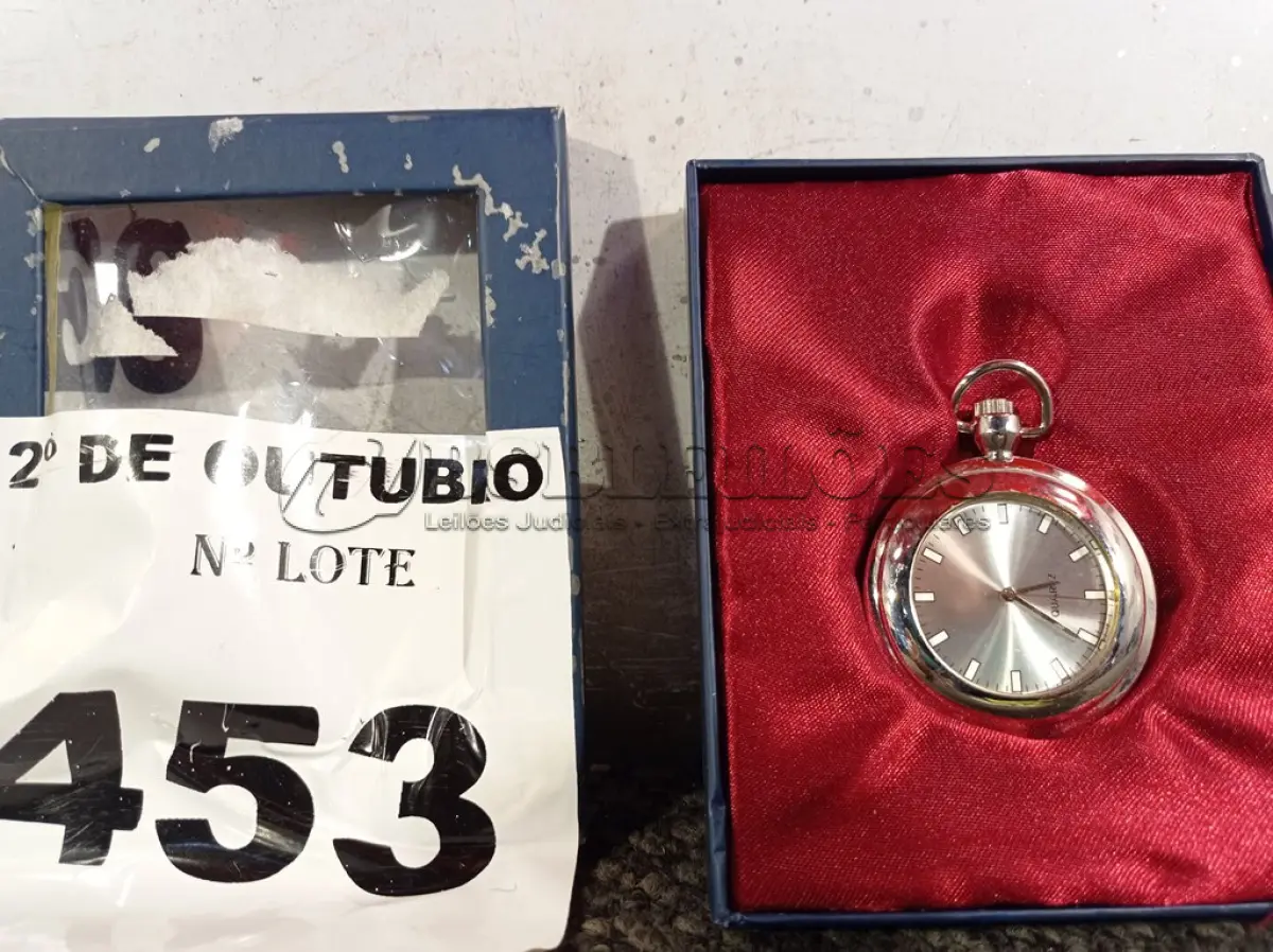 LOTE 453 - 01 RELÓGIO DE BOLSO. (NO ESTADO) ATENÇÃO! FAZER A VISITAÇÃO ANTES DE ARREMATAR, NÃO SABEMOS SE FUNCIONA. LEILÃO NÃO TEM GARANTIA E NEM DEVOLUÇÃO, SUJEITO A POSSÍVEIS AVARIAS VISÍVEIS/OCULTAS E/OU AUSÊNCIA DE COMPONENTES.