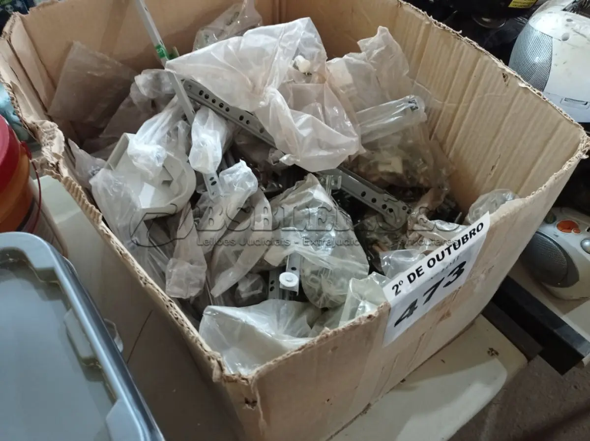 LOTE 473 - 01 LOTE COM VÁRIOS TRILHOS PARA GAVETAS E KIT’S DE PARAFUSOS PARA MONTAGENS DE MOVEIS DIVERSOS. (NO ESTADO) ATENÇÃO! FAZER A VISITAÇÃO ANTES DE ARREMATAR, NÃO SABEMOS SE FUNCIONA. LEILÃO NÃO TEM GARANTIA E NEM DEVOLUÇÃO, SUJEITO A POSSÍVEIS AVARIAS VISÍVEIS/OCULTAS E/OU AUSÊNCIA DE COMPONENTES.