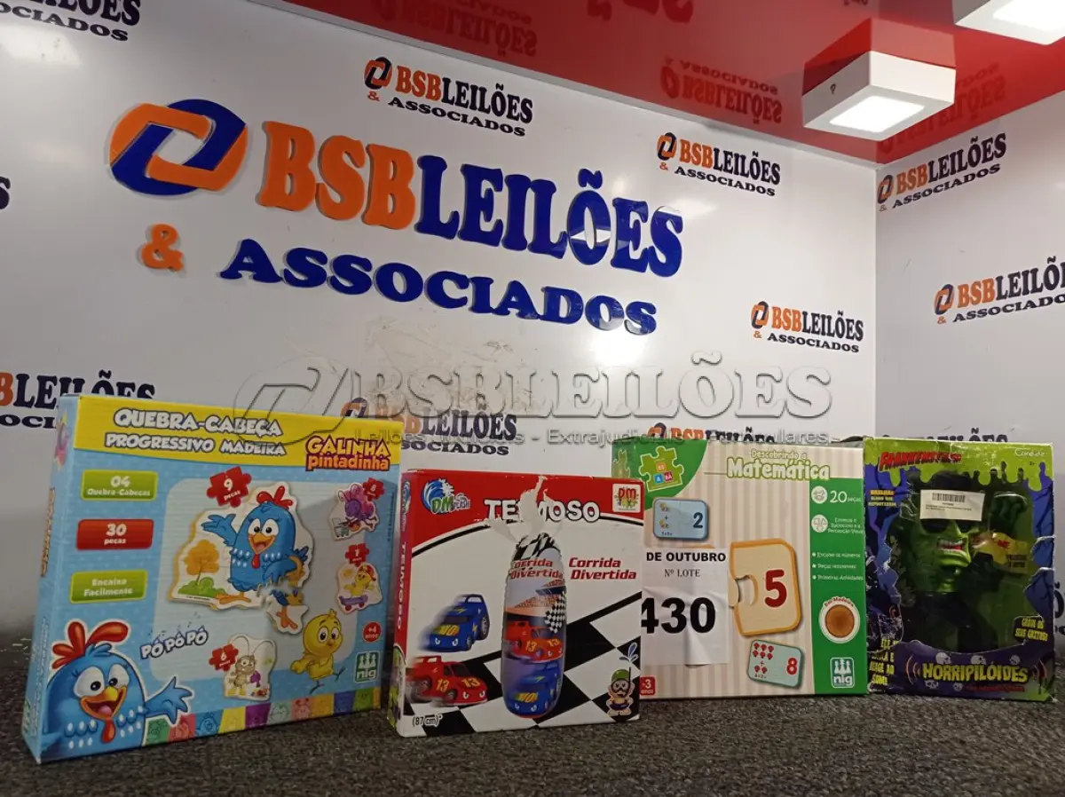 LOTE 430 - 01 BONECO HORRIPILOIDE, 01 JOGO DESCOBRINDO A MATEMÁTICA, 01 BONECO TEIMOSO CORRIDA DIVERTIDA E 01 QUEBRA-CABEÇA DA GALINHA PINTADINHA. (NO ESTADO) ATENÇÃO! FAZER A VISITAÇÃO ANTES DE ARREMATAR, NÃO SABEMOS SE FUNCIONA. LEILÃO NÃO TEM GARANTIA E NEM DEVOLUÇÃO, SUJEITO A POSSÍVEIS AVARIAS VISÍVEIS/OCULTAS E/OU AUSÊNCIA DE COMPONENTES.