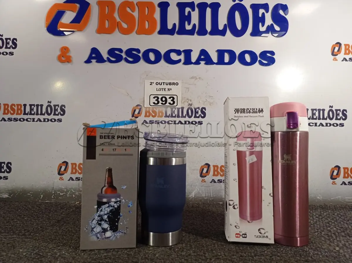 LOTE 393 - 01 KIT COPO + GARRAFA TÉRMICOS. (NO ESTADO) ATENÇÃO! FAZER A VISITAÇÃO ANTES DE ARREMATAR, NÃO SABEMOS SE FUNCIONA. LEILÃO NÃO TEM GARANTIA E NEM DEVOLUÇÃO, SUJEITO A POSSÍVEIS AVARIAS VISÍVEIS/OCULTAS E/OU AUSÊNCIA DE COMPONENTES.