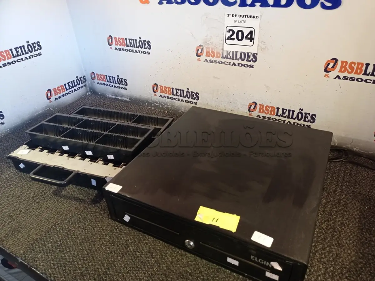 LOTE 204 - 01 GAVETA PARA CAIXA. (NO ESTADO) ATENÇÃO! FAZER A VISITAÇÃO ANTES DE ARREMATAR, NÃO SABEMOS SE FUNCIONA. LEILÃO NÃO TEM GARANTIA E NEM DEVOLUÇÃO, SUJEITO A POSSÍVEIS AVARIAS VISÍVEIS/OCULTAS E/OU AUSÊNCIA DE COMPONENTES.