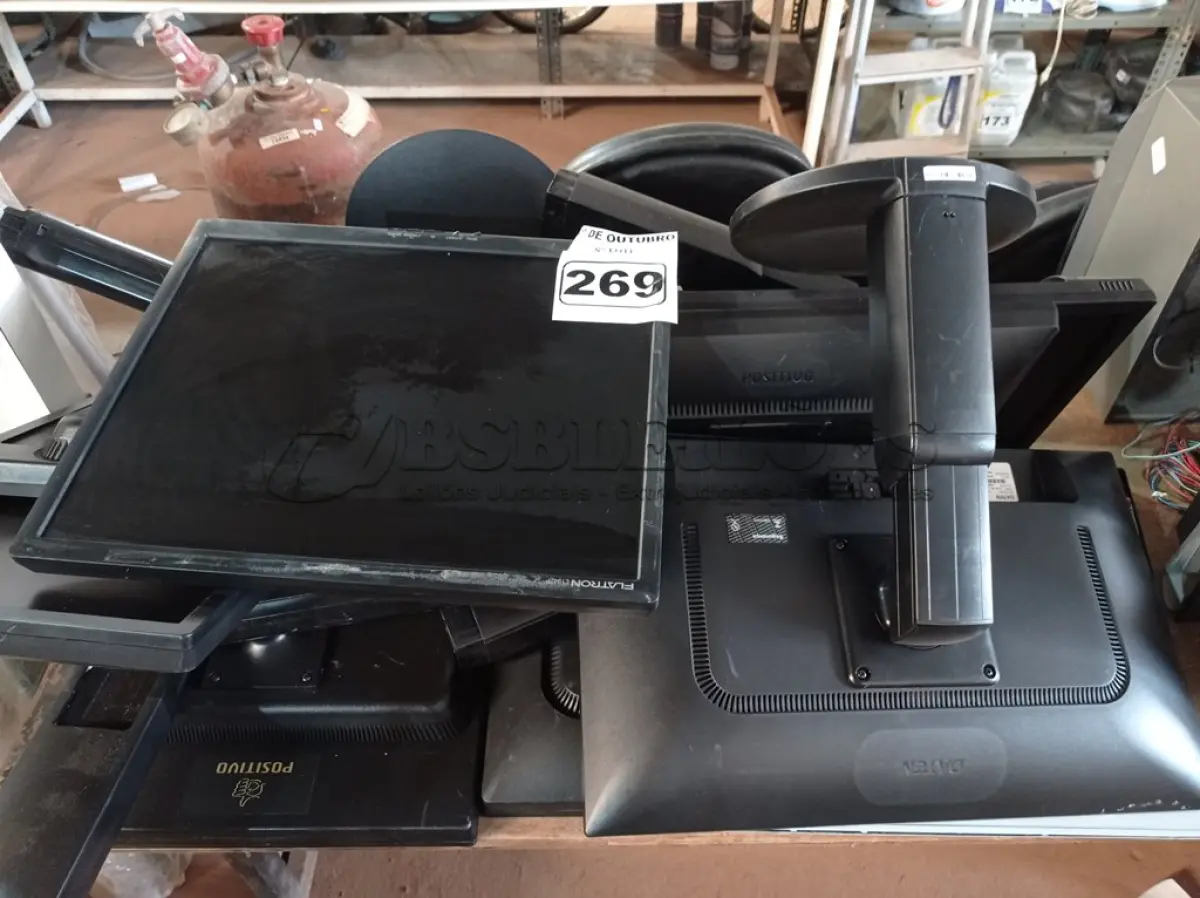 LOTE 269 - 10 MONITORES MARCAS E MODELOS DIVERSOS PARA RETIRADA DE PEÇAS. (NO ESTADO) ATENÇÃO! FAZER A VISITAÇÃO ANTES DE ARREMATAR, NÃO SABEMOS SE FUNCIONA. LEILÃO NÃO TEM GARANTIA E NEM DEVOLUÇÃO, SUJEITO A POSSÍVEIS AVARIAS VISÍVEIS/OCULTAS E/OU AUSÊNCIA DE COMPONENTES.