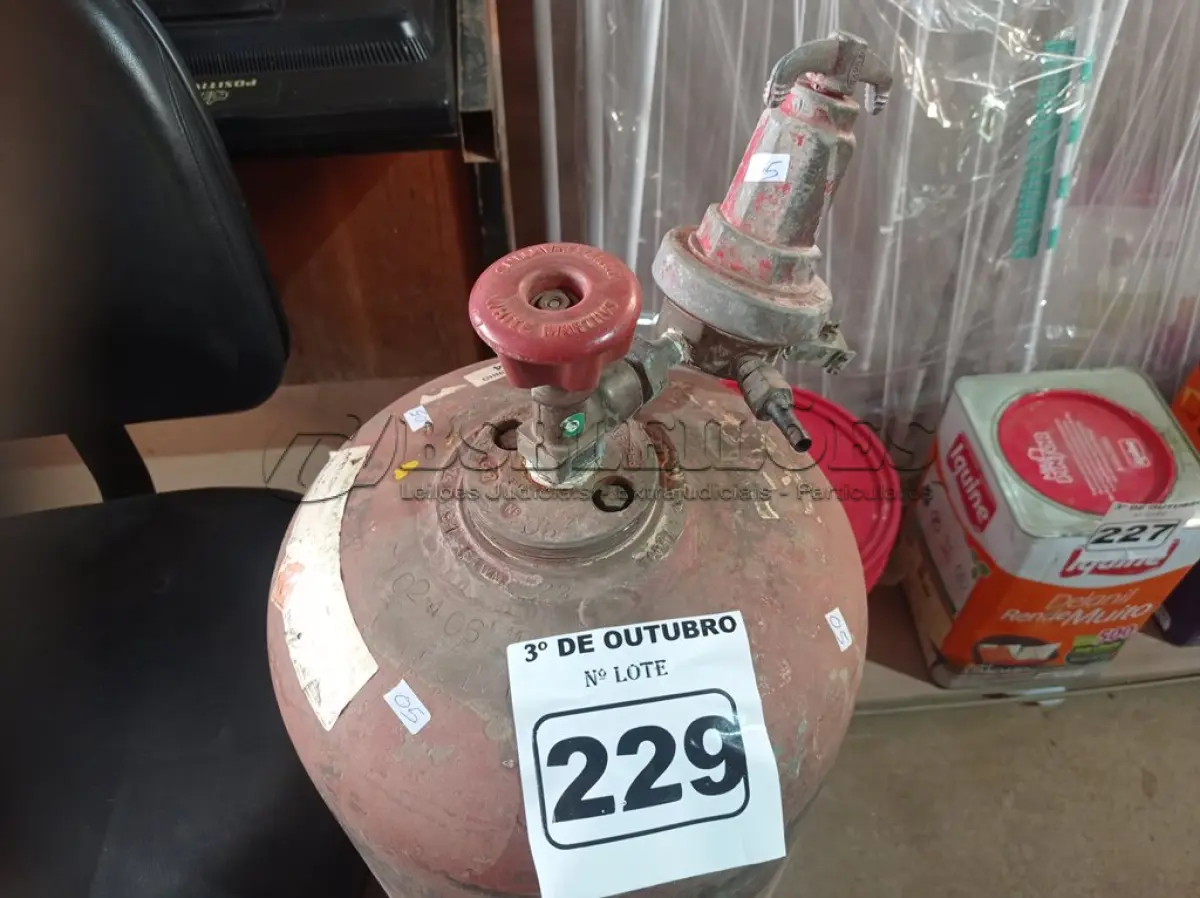 LOTE 229 - 01 CILINDRO DE GÁS ACETILENO “VAZIO”. (NO ESTADO) ATENÇÃO! FAZER A VISITAÇÃO ANTES DE ARREMATAR, NÃO SABEMOS SE FUNCIONA. LEILÃO NÃO TEM GARANTIA E NEM DEVOLUÇÃO, SUJEITO A POSSÍVEIS AVARIAS VISÍVEIS/OCULTAS E/OU AUSÊNCIA DE COMPONENTES.