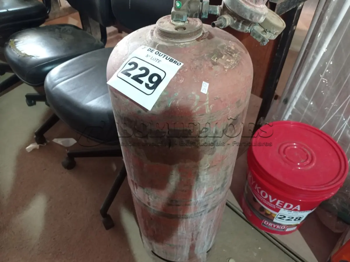 LOTE 229 - 01 CILINDRO DE GÁS ACETILENO “VAZIO”. (NO ESTADO) ATENÇÃO! FAZER A VISITAÇÃO ANTES DE ARREMATAR, NÃO SABEMOS SE FUNCIONA. LEILÃO NÃO TEM GARANTIA E NEM DEVOLUÇÃO, SUJEITO A POSSÍVEIS AVARIAS VISÍVEIS/OCULTAS E/OU AUSÊNCIA DE COMPONENTES.