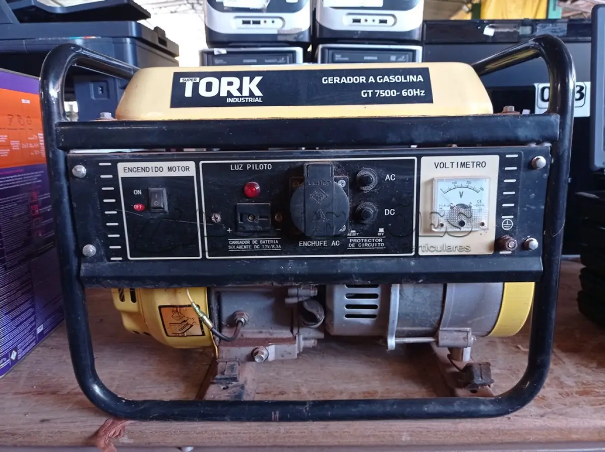 LOTE 097 - 01 GERADOR A GASOLINA GT 7500 SUPER TORK. (NO ESTADO) ATENÇÃO! FAZER A VISITAÇÃO ANTES DE ARREMATAR, NÃO SABEMOS SE FUNCIONA. LEILÃO NÃO TEM GARANTIA E NEM DEVOLUÇÃO, SUJEITO A POSSÍVEIS AVARIAS VISÍVEIS/OCULTAS E/OU AUSÊNCIA DE COMPONENTES.