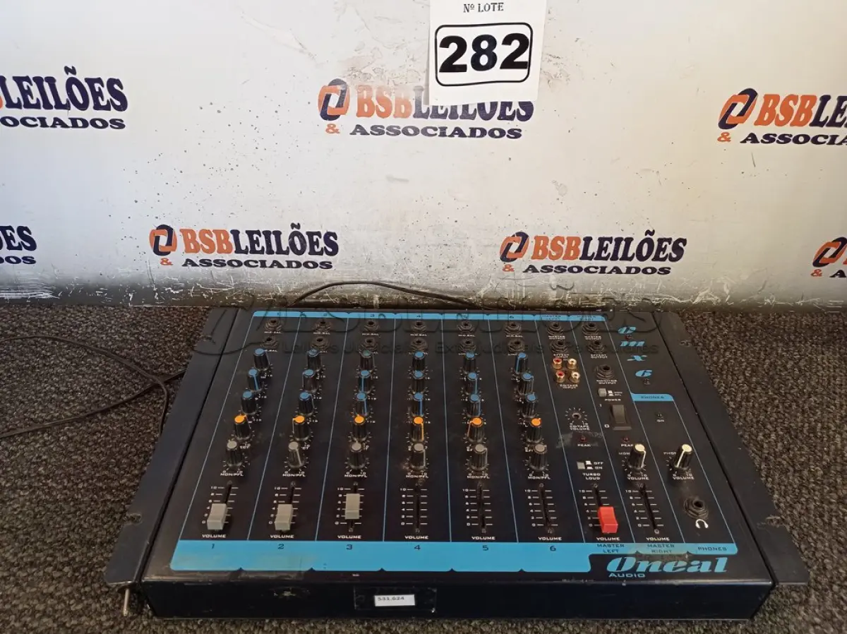 LOTE 282 - 01 MESA DE SOM ONEAL MODELO OMX-6. (NO ESTADO) ATENÇÃO! FAZER A VISITAÇÃO ANTES DE ARREMATAR, NÃO SABEMOS SE FUNCIONA. LEILÃO NÃO TEM GARANTIA E NEM DEVOLUÇÃO, SUJEITO A POSSÍVEIS AVARIAS VISÍVEIS/OCULTAS E/OU AUSÊNCIA DE COMPONENTES.