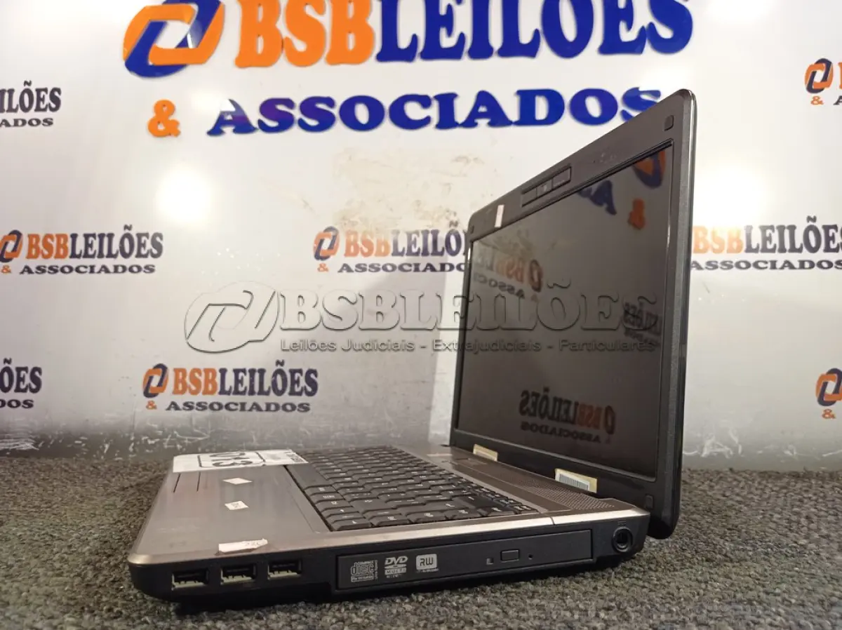 LOTE 013 - 01 NOTEBOOK MARCA VECTOR. (NO ESTADO) ATENÇÃO! FAZER A VISITAÇÃO ANTES DE ARREMATAR, NÃO SABEMOS SE FUNCIONA. LEILÃO NÃO TEM GARANTIA E NEM DEVOLUÇÃO, SUJEITO A POSSÍVEIS AVARIAS VISÍVEIS/OCULTAS E/OU AUSÊNCIA DE COMPONENTES.