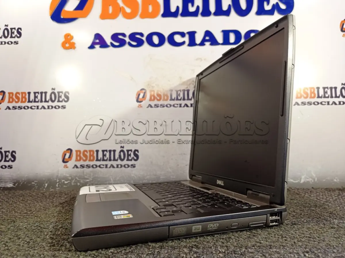 LOTE 012 - 01 NOTEBOOK MARCA DELL. (NO ESTADO) ATENÇÃO! FAZER A VISITAÇÃO ANTES DE ARREMATAR, NÃO SABEMOS SE FUNCIONA. LEILÃO NÃO TEM GARANTIA E NEM DEVOLUÇÃO, SUJEITO A POSSÍVEIS AVARIAS VISÍVEIS/OCULTAS E/OU AUSÊNCIA DE COMPONENTES.