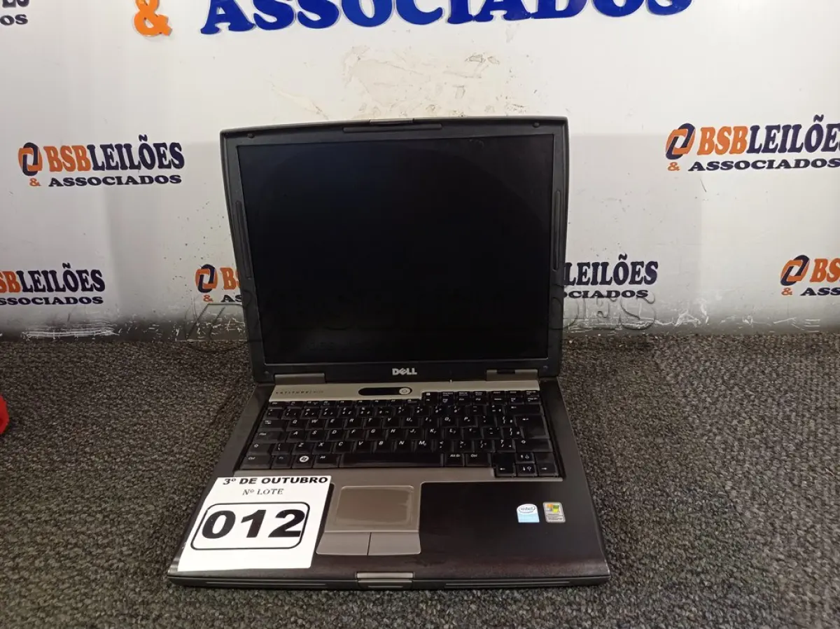 LOTE 012 - 01 NOTEBOOK MARCA DELL. (NO ESTADO) ATENÇÃO! FAZER A VISITAÇÃO ANTES DE ARREMATAR, NÃO SABEMOS SE FUNCIONA. LEILÃO NÃO TEM GARANTIA E NEM DEVOLUÇÃO, SUJEITO A POSSÍVEIS AVARIAS VISÍVEIS/OCULTAS E/OU AUSÊNCIA DE COMPONENTES.